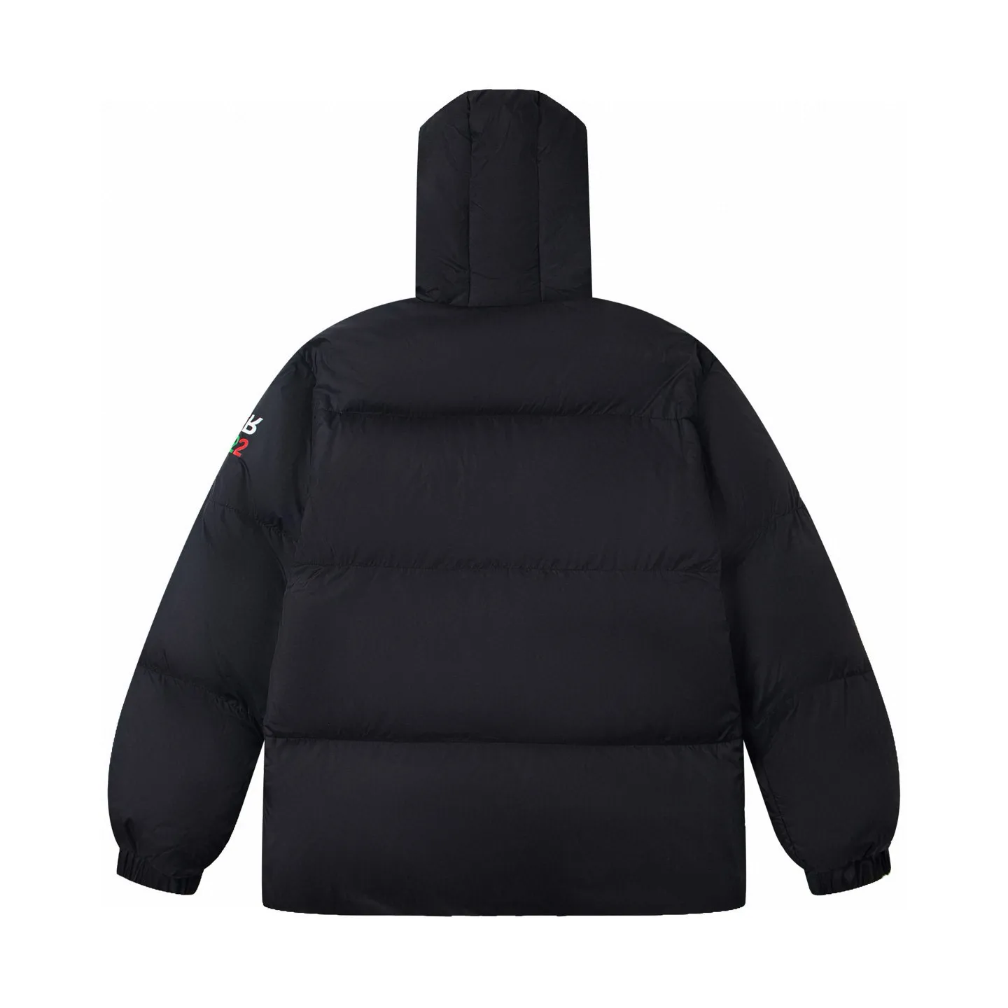 P370 Moncler Solayan/Moncler Tri-Trim Logo Down Cotton Jacket Solayan down cotton is decorated with seasonal iconic decorative details, blending sportsmanship and timeless style! High-quality down cotton filling standard, bulkiness, cold resistance, absolutely perfect! The cotton jacket is made of micro chic fabric and is wash-free. The tough square shape design highlights Moncler's sports spirit.    Color: Black White Size: M-2XL