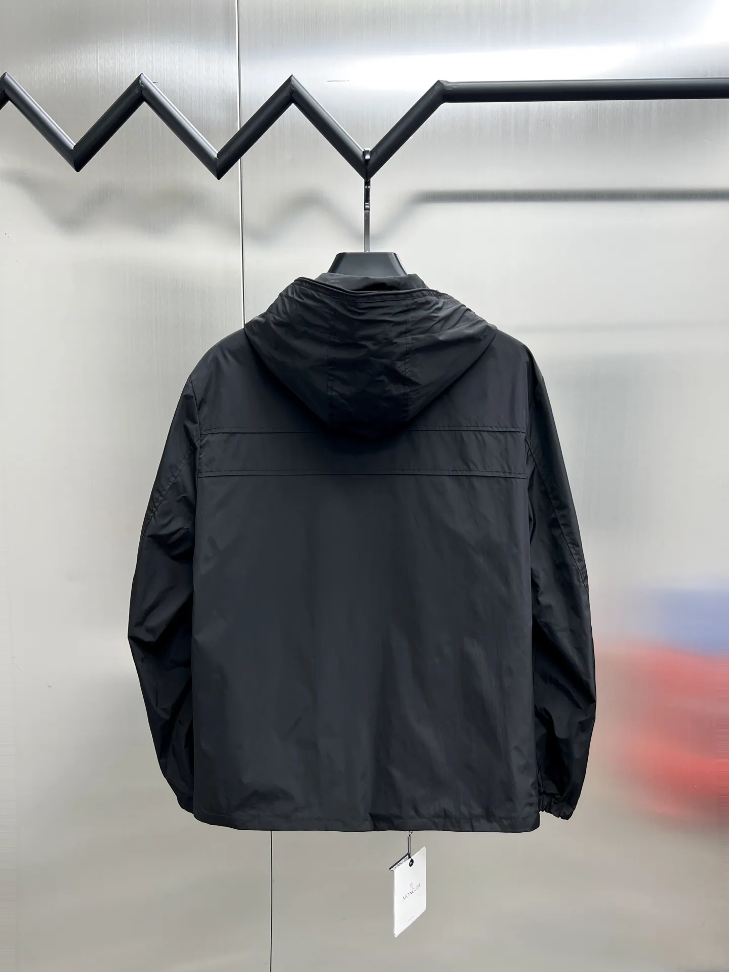 P500 Moncler (reversible) 🌟New hooded jacket 🔥Official website synchronized ✨Hot-selling channel goods High-end customization The quality can withstand any form of inspection, giving you a unique upper body experience! All have gone through a strict selection process and are customized with original accessories. They are fashionable and versatile. The upper body is elegant and handsome, full of personality, and has a brand-new visual sense. 👍High version 🐎🐎Size: M-3XL (size chart in the last picture)