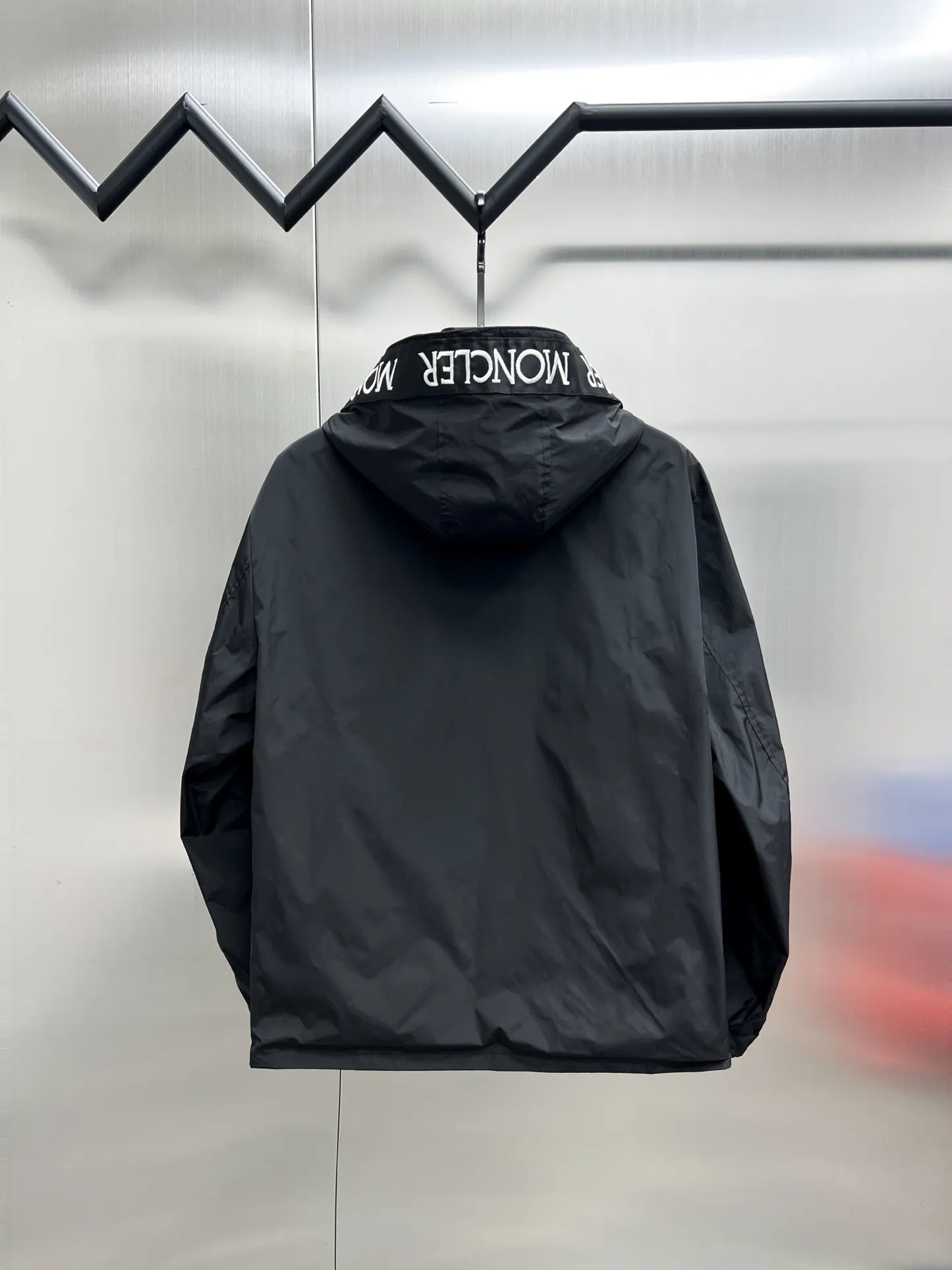 P500 Moncler (reversible) 🌟New hooded jacket 🔥Official website synchronized ✨Hot-selling channel goods High-end customization The quality can withstand any form of inspection, giving you a unique upper body experience! All have gone through a strict selection process and are customized with original accessories. They are fashionable and versatile. The upper body is elegant and handsome, full of personality, and has a brand-new visual sense. 👍High version 🐎🐎Size: M-3XL (size chart in the last picture)