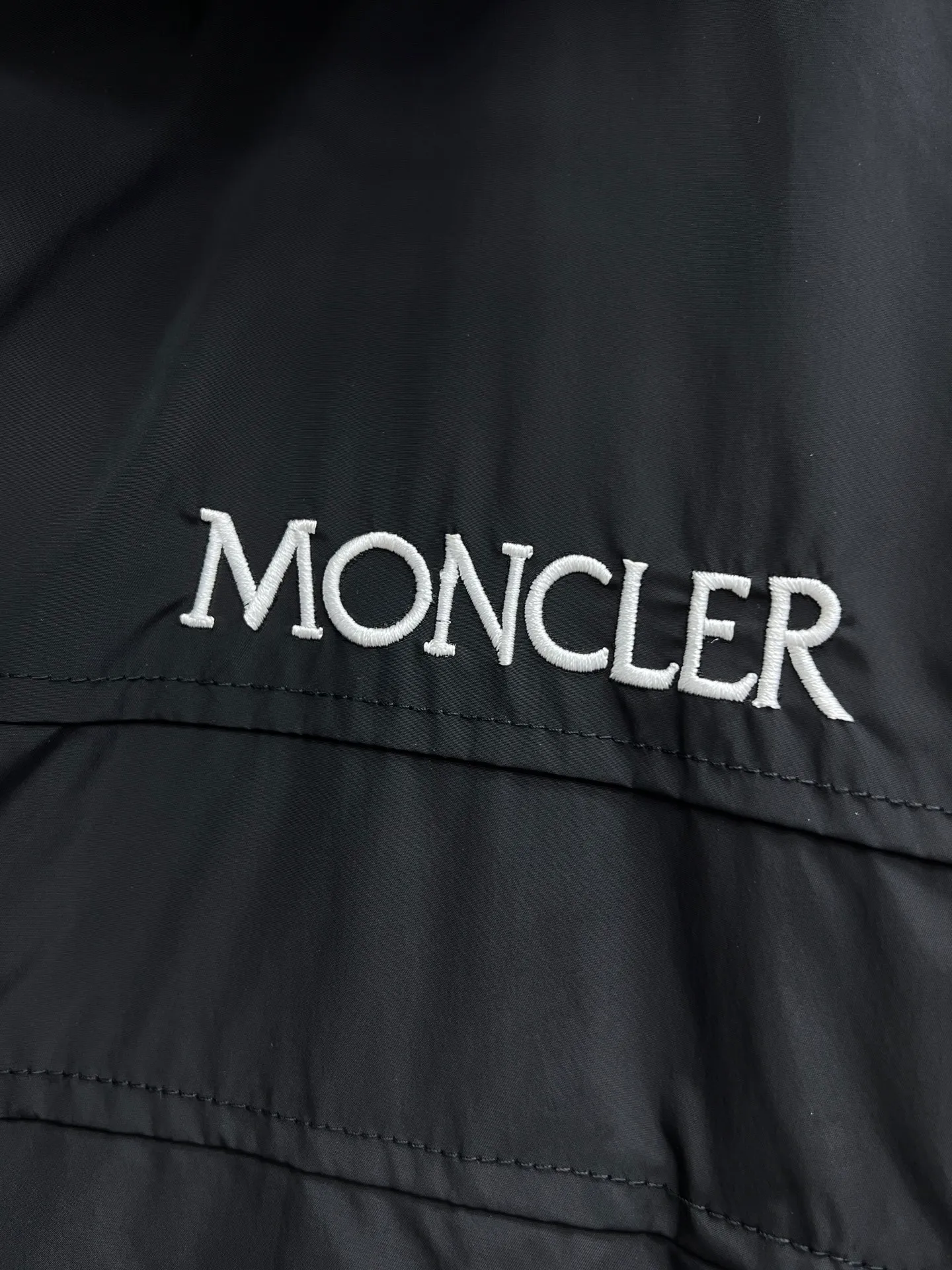 P500 Moncler (reversible) 🌟New hooded jacket 🔥Official website synchronized ✨Hot-selling channel goods High-end customization The quality can withstand any form of inspection, giving you a unique upper body experience! All have gone through a strict selection process and are customized with original accessories. They are fashionable and versatile. The upper body is elegant and handsome, full of personality, and has a brand-new visual sense. 👍High version 🐎🐎Size: M-3XL (size chart in the last picture)