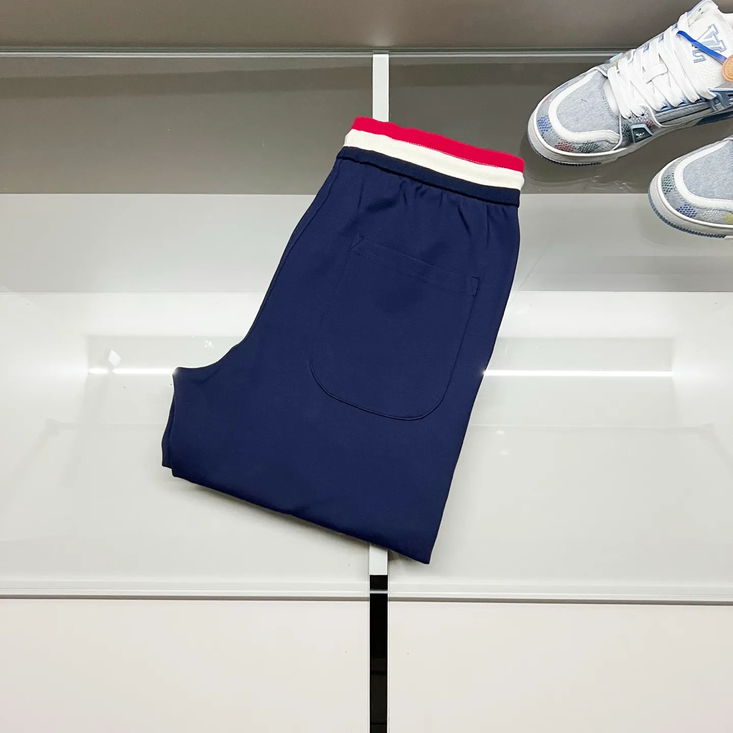 P230 MONCLER/muzzle Custom fabric suit casual sweatpants Simple arm brand LOGO small badge threaded trousers technology Official synchronization High version High quality Fashion personality Versatile trend Pure original quality Original fabric Hang tag Collar label Washed wheat Complete three standards Color: blue. Gray. Size: S-2XL