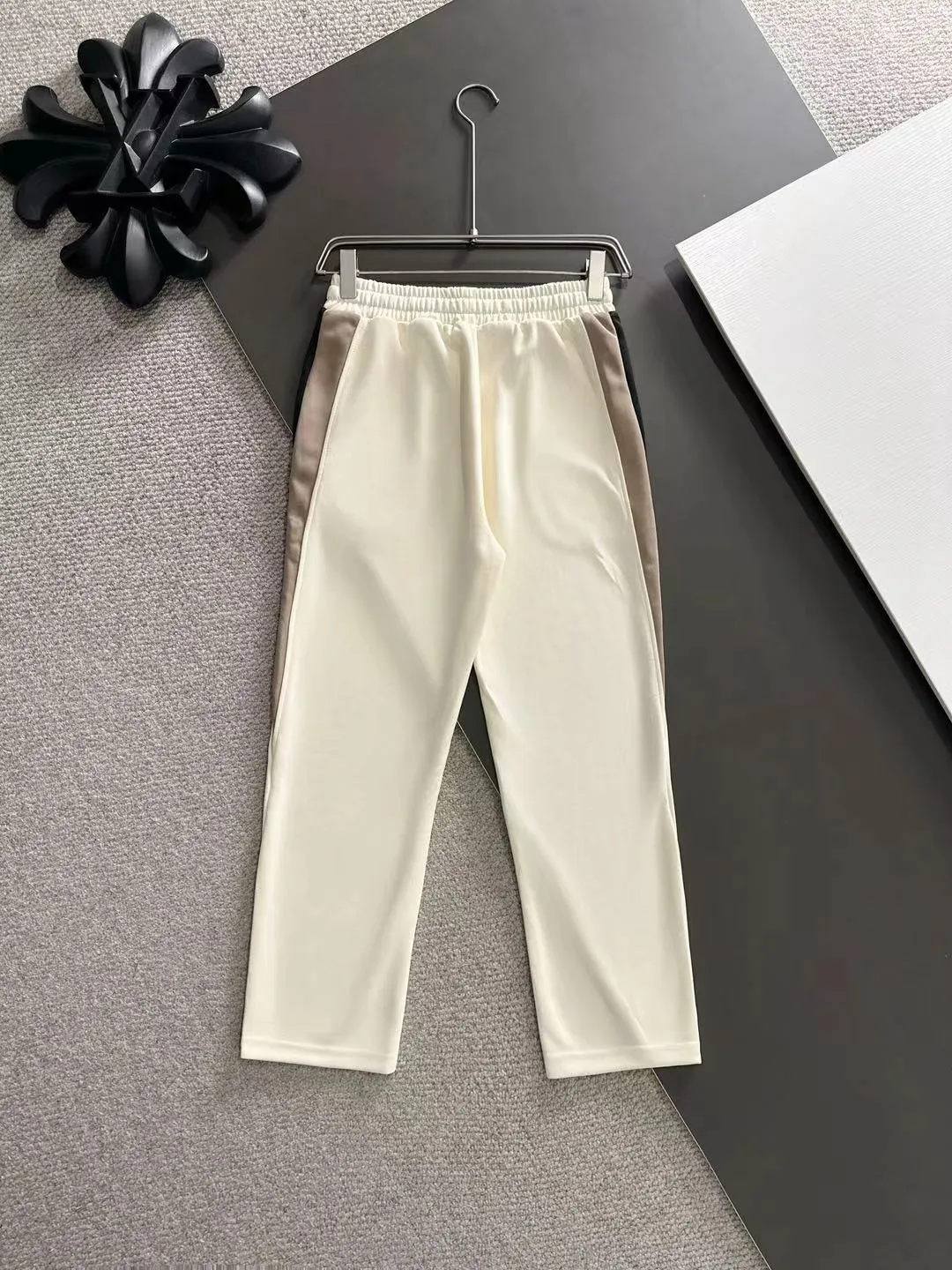 2-3 days to ship P720 Stone lsland/Stone Island joint MONCLER/Mongolian high quality 2025 autumn and winter new casual heavy industry suit exclusively developed by yb! High quality production! The top version of the trading company channel order, external orders for imported custom fabrics, high breathability and comfort, impeccable details, absolutely worth buying! This type of suit is also a must-have for lazy people. You don’t have to think about how to match it, you can just get it in one set! Brand element design concept, delicate and soft feel! It presents a casual cut and the upper body shape is great! On sale simultaneously on the official website! From a high-end men's positioning brand, the low-key luxury taste is irresistible! Exquisite workmanship and impeccable quality! The overall style is simple, fashionable and timeless, fully meeting the requirements of stylish and tasteful dressing! Size: M to 4XL (or state your height and weight when placing an order)
