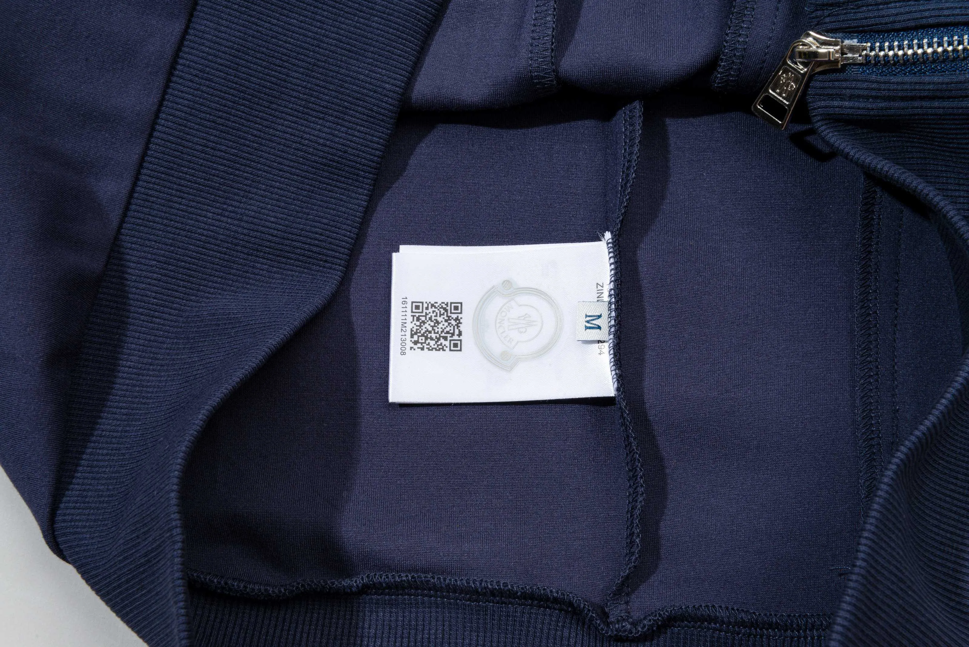 P270 MONCLER/Muzzle Custom fabric suit casual sweatpants Red and blue ribbon splicing design brand Zhangzi LOGO process Official synchronization High version High quality Fashion personality Versatile trend Pure original quality Original fabric Hang tag Collar label Washed wheat Complete three standards Color: blue. Gray. Size: S-2XL