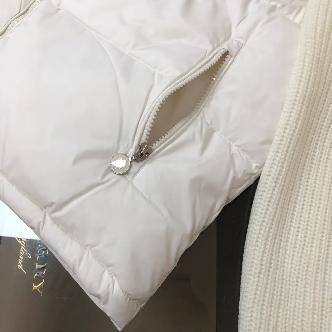 P600 💛Women's Moncler TRICOT women's patchwork wool down jacket, with stand-up collar and thick wool design, original molded hardware, and down filling, which can create a variety of looks according to the weather. A down jacket with great design and good looks, you can buy it directly with quality control. It is a high-end product not to be missed! ! Color: Black White Size: S M L