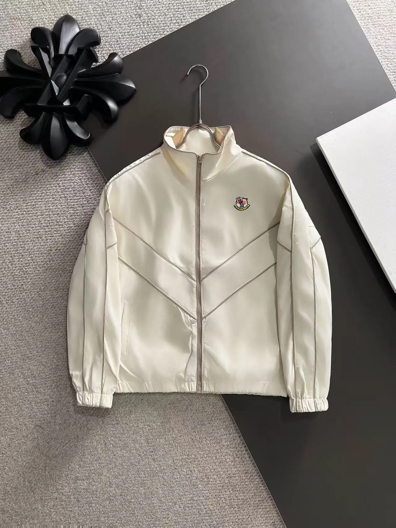 Next day shipping P460 MONCLER/Mask high quality 2025 autumn and winter new casual heavy industry jacket exclusively developed by yb! High quality production! The top version of the trading company channel order, external orders for imported custom fabrics, high breathability and comfort, impeccable details, absolutely worth buying! Brand element design concept, delicate and soft feel! It presents a casual cut and the upper body shape is great! On sale simultaneously on the official website! From a high-end men's positioning brand, the low-key luxury taste is irresistible! Exquisite workmanship and impeccable quality! The overall style is simple, fashionable and timeless, fully meeting the requirements of stylish and tasteful dressing! Size: M to 5XL (or state your height and weight when placing an order)