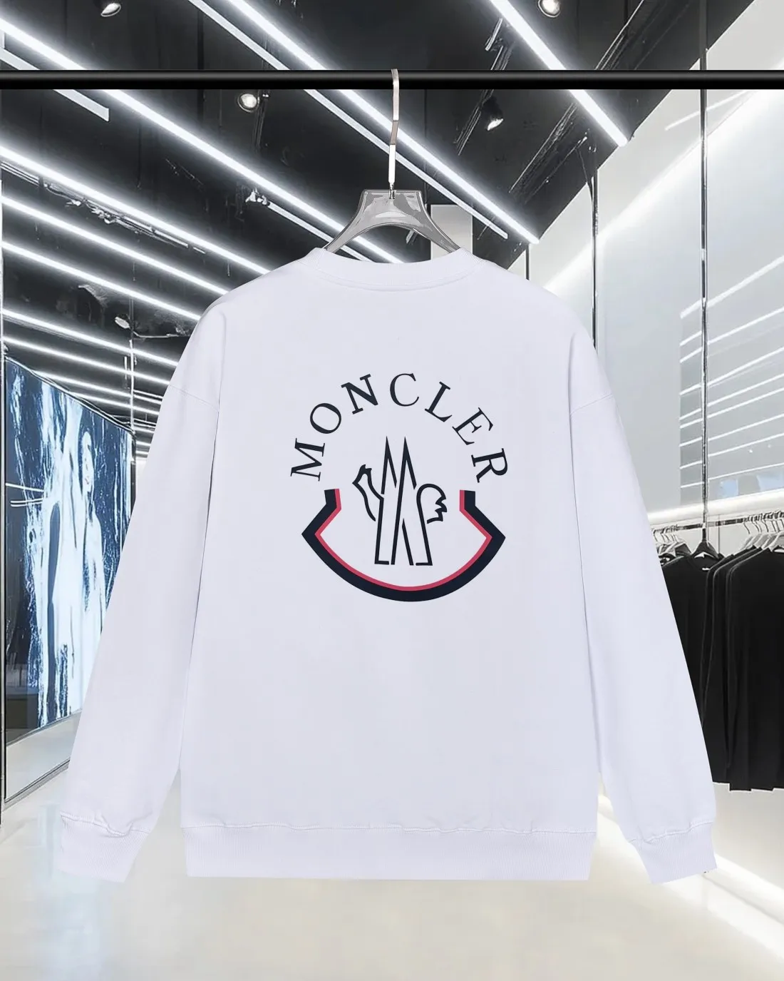 P220 (shipped the next day) MONCLER/Mongolian 2025Fw new autumn and winter style 400g pullover round neck long-sleeved sweatshirt Color-blocked double-sided offset letter logo embossing process Same style for men and women Brand classic Pure cotton fabric Official synchronization High version High quality Fashionable personality Versatile trend Pure original quality Original fabric Hang tag Collar label Washed wheat Complete three labels Color: Black. White. Size: S-XL