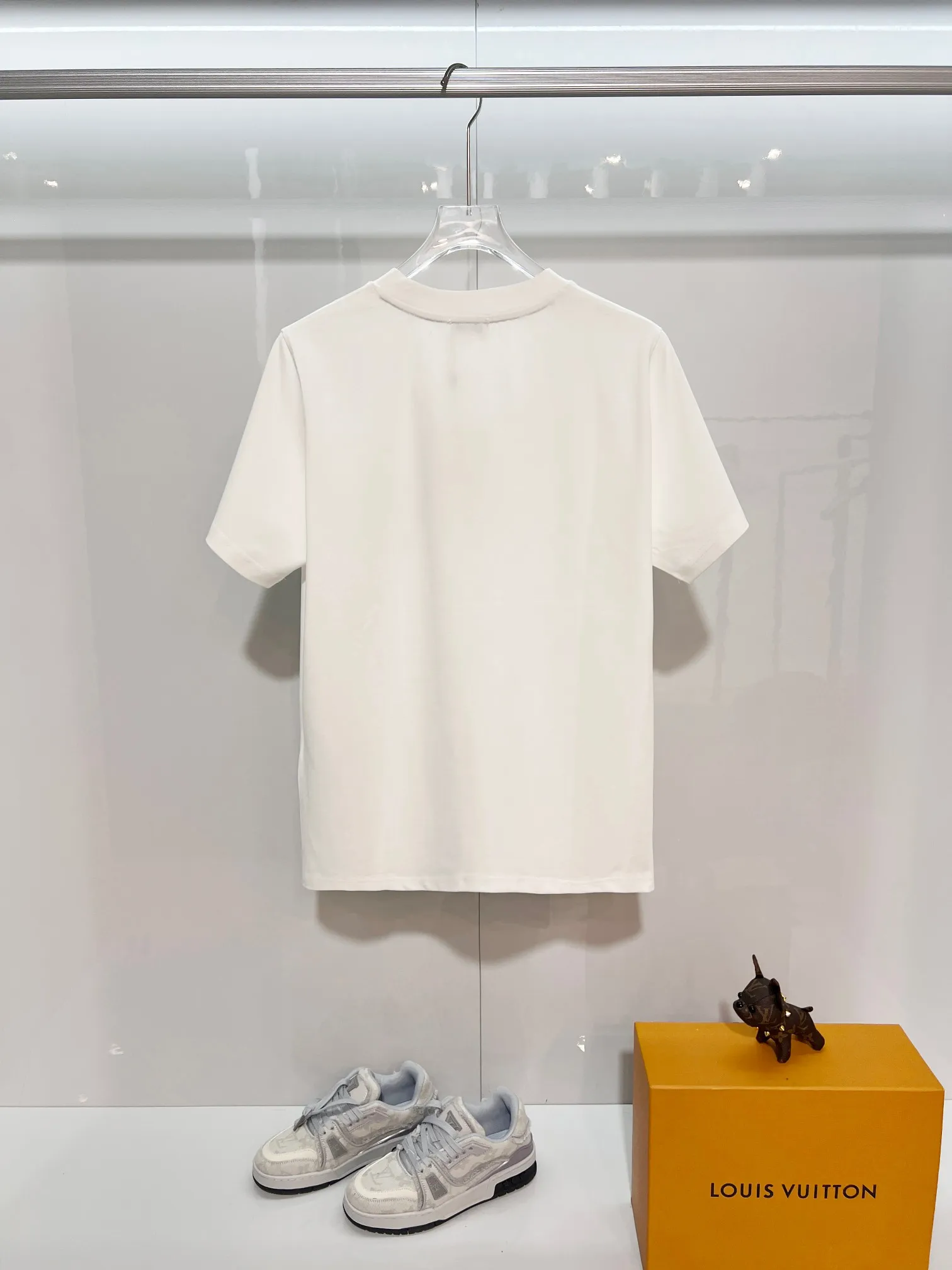 P150 MONCLER/Muzzled 300g pure cotton round neck short-sleeved T-shirt Brand classic Three-dimensional offset letter LOGO embossing process 2025ss official synchronization High version High quality Fashion personality Versatile trend Pure original quality Original fabric Hang tag Collar label Washed wheat Complete three standards Color: Black. White. Size: S M L XL XXL