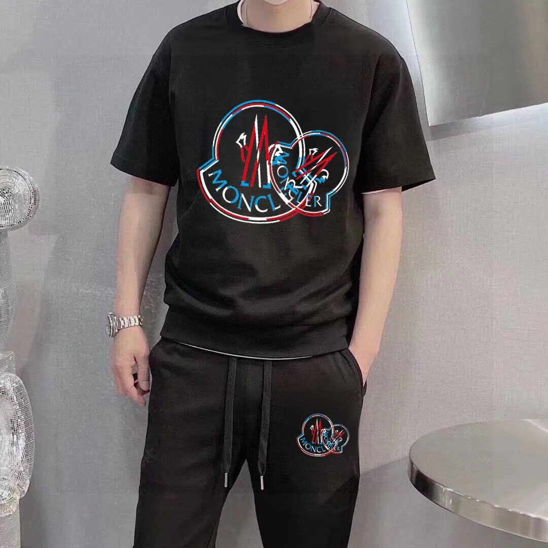 P330 [MONCLER Mouth Mouth] (Fat Man's Gospel) The same style as the 2025 official website. World-renowned luxury brand. Summer men's (double mercerized) high-quality 🐂 suit. It is made of imported original single fabrics. It is a fashion trend of the season and a versatile hit. Simple and elegant, precise workmanship allows you to be at the pinnacle of fashion. Size: M-5XL (can be worn up to 220 pounds)