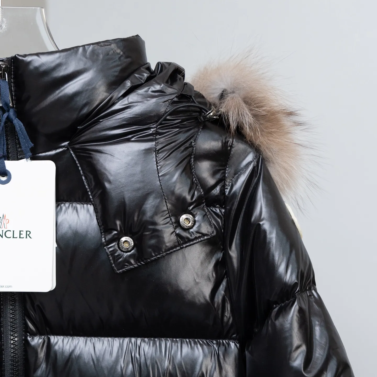 P1060 ❤️❤️❤️❤️This is the perfect version of the Meng Mou down jacket!!! It gives you enough warmth from head to toe. The most annoying thing is that it is also slim-fitting. It also uses Meng Mou’s classic shiny material. All this will definitely create a new generation of Meng Mou’s hot style!!! Please remember its name. Hudson... Such hot style will be made all over the world. What we can do is to give you authentic products from the counter... no matter from the filling degree of the down, the color of the fabric, or the gloss of the fox fur. The fineness of the hardware supports your unconditional comparison... ⚠️Thank you🙏 Mengkou's constantly upgraded anti-counterfeiting technology makes authentic down jackets stand out in minutes...NFC anti-counterfeiting technology. If you have an Android phone with NFC function, hurry up and experience the latest anti-counterfeiting technology after receiving the goods...⚠️Silver fox fur collar Each silver fox fur collar is imported from Finland and is unique. Many people say that the feel is different. That's because every fox is different. Just like the fur of each of us is different, it is a truth. If it is all the same softness, it is artificial processing....⚠️Goose down filling 95 European standard goose down filling. Real top goose down. The softness and warmth are unparalleled. The whole dress is 100% goose down filling. When you touch it with your hands, you can feel it without any impurities and softness. This is the most intuitive feeling...⚠️ Comes standard with a dustproof bag. It is perfect for giving as a gift. The latest moncler HUDSON Silver Fox Extra Long Down Jacket If you like it, don't miss it.... This is the perfect version of a muffler down jacket!!!! It gives you enough warmth from head to toe. The most annoying thing is that it is also slim. It also uses the classic glossy material of the muffler. All this will definitely create a new generation of muzzle hits!!! Please remember its name. Hudson... Such hot styles will be made all over the world. What we can do is to give you the authentic products from the counter... No matter from the filling degree of the down or the color of the fabric The glossiness of the fox fur and the fineness of the hardware all support your unconditional comparison... ⚠️Thank you🙏 Mengkou's constantly upgraded anti-counterfeiting technology makes authentic down jackets stand out in minutes...NFC anti-counterfeiting technology. If you have an Android phone with NFC function, hurry up and experience it after receiving the goods. The latest anti-counterfeiting technology...⚠️Silver Fox Fur Collar Each silver fox fur collar is imported from Finland and is unique. Many people say that the feel is different. Dear, it’s because every fox is different, just like the fur of each of us is different. If all the softness is the same, it is artificial processing....⚠️Goose down filling 95 European standard goose down filling, real top goose down, softness and warmth are unparalleled. The whole dress is 100% goose down filling. When you receive the goods, you can touch it with your hands and feel it. There are no impurities and softness. This is the most intuitive feeling...⚠️ Comes standard with a dustproof bag. It’s perfect for giving as a gift or for personal wear. The latest moncler HUDSON silver fox extra long down jacket. If you like it, don’t miss it.... Color: black, size: 1234