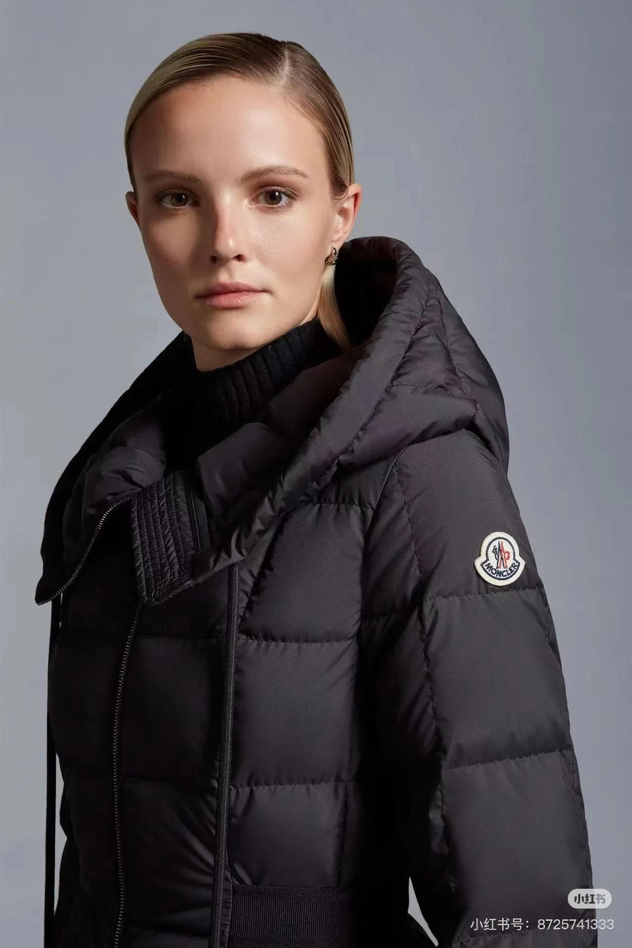 P980 top foreign trade Moncler masked Faucon long women's hooded down jacket👸Princess on the run👸A must-have item! ! Faucon women's long down interprets classic items in new proportions, showing impeccable fashion style. The Faucon long down is made of polyester fabric and has a slim, wide silhouette with a nipped-in waist. The Longue saison lining is lightweight and the three-dimensional hood adds a finishing touch to the style. Made of polyester •Longue saison lining •Down filling •Adjustable hood •Zip closure •Zip pockets •Elastic waist •Logo patch