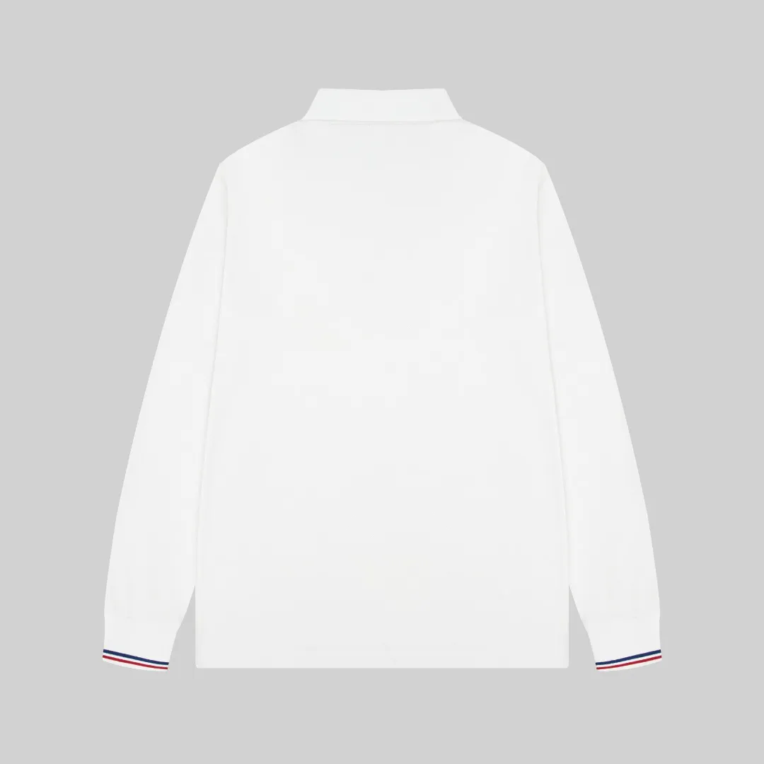 P210 MONCLER/Muzzled New style logo embroidered lapel long-sleeved polo shirt.  A simple yet refined T-shirt. The best item to create a modern and elegant look. Excellent channel product! Customer-supplied Piquet porous fiber pique cotton fabric, which can be called a "breathing fabric."  The unparalleled texture is inseparable from the exquisite materials used in craft tailoring. The craft knitted quilted design makes the hand feel extremely smooth and delicate without any roughness. The original logo design is more luxurious and noble. The upper body is comfortable and classy. The hand feels very smooth and soft. It can be easily controlled regardless of business, fashion or leisure. The age span is very large, which conforms to the trendy and practical dressing customs. It is the first choice for senior urban fashion people.  Black/white/Tibetan orchid Size: M~3XL