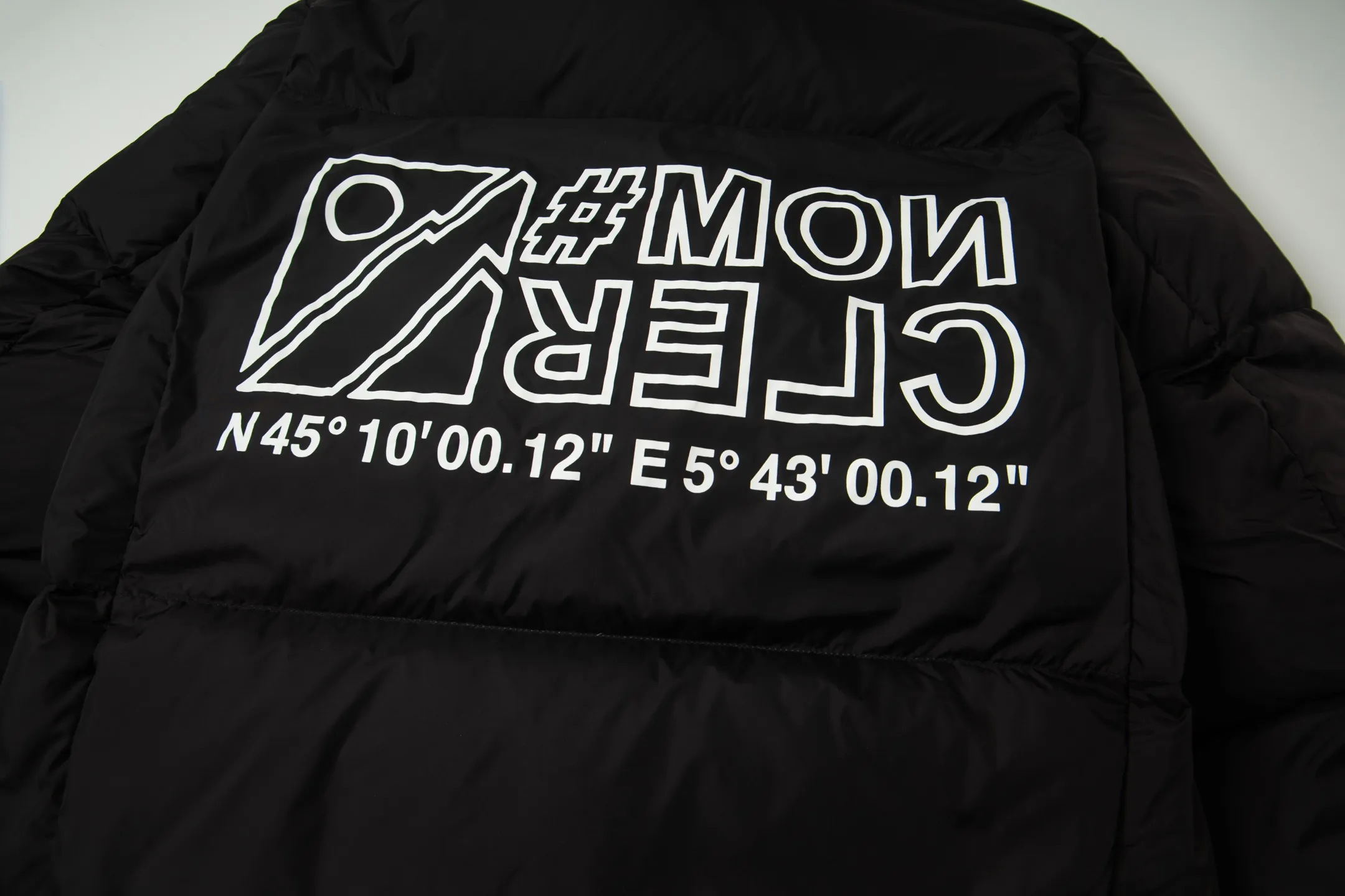P1000 moncler/Mongolian 2025 Autumn and Winter New 🆕Down Jacket Original customized hardware accessories are all imported and original customization Welcome to compare Absolutely high quality Super soft Filled with fluffy and full feathers Super heavy workmanship The fabric is well-made 👍The version is perfect Note⚠The fabric is super comfortable Exclusive model Non-market goods Same style for men and women Size: 1 2 3 4 5