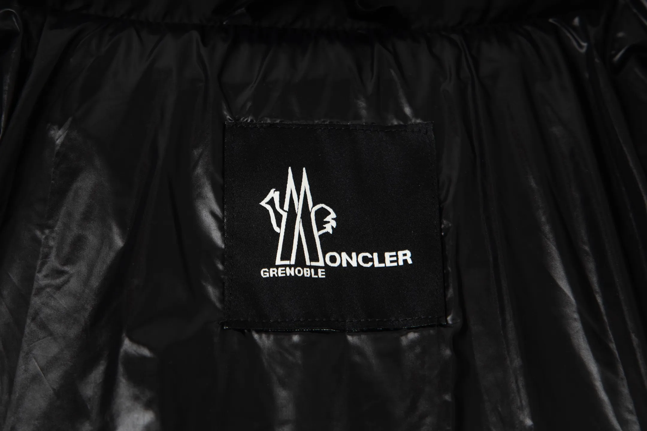 P1000 moncler/Mongolian 2025 Autumn and Winter New 🆕Down Jacket Original customized hardware accessories are all imported and original customization Welcome to compare Absolutely high quality Super soft Filled with fluffy and full feathers Super heavy workmanship The fabric is well-made 👍The version is perfect Note⚠The fabric is super comfortable Exclusive model Non-market goods Same style for men and women Size: 1 2 3 4 5