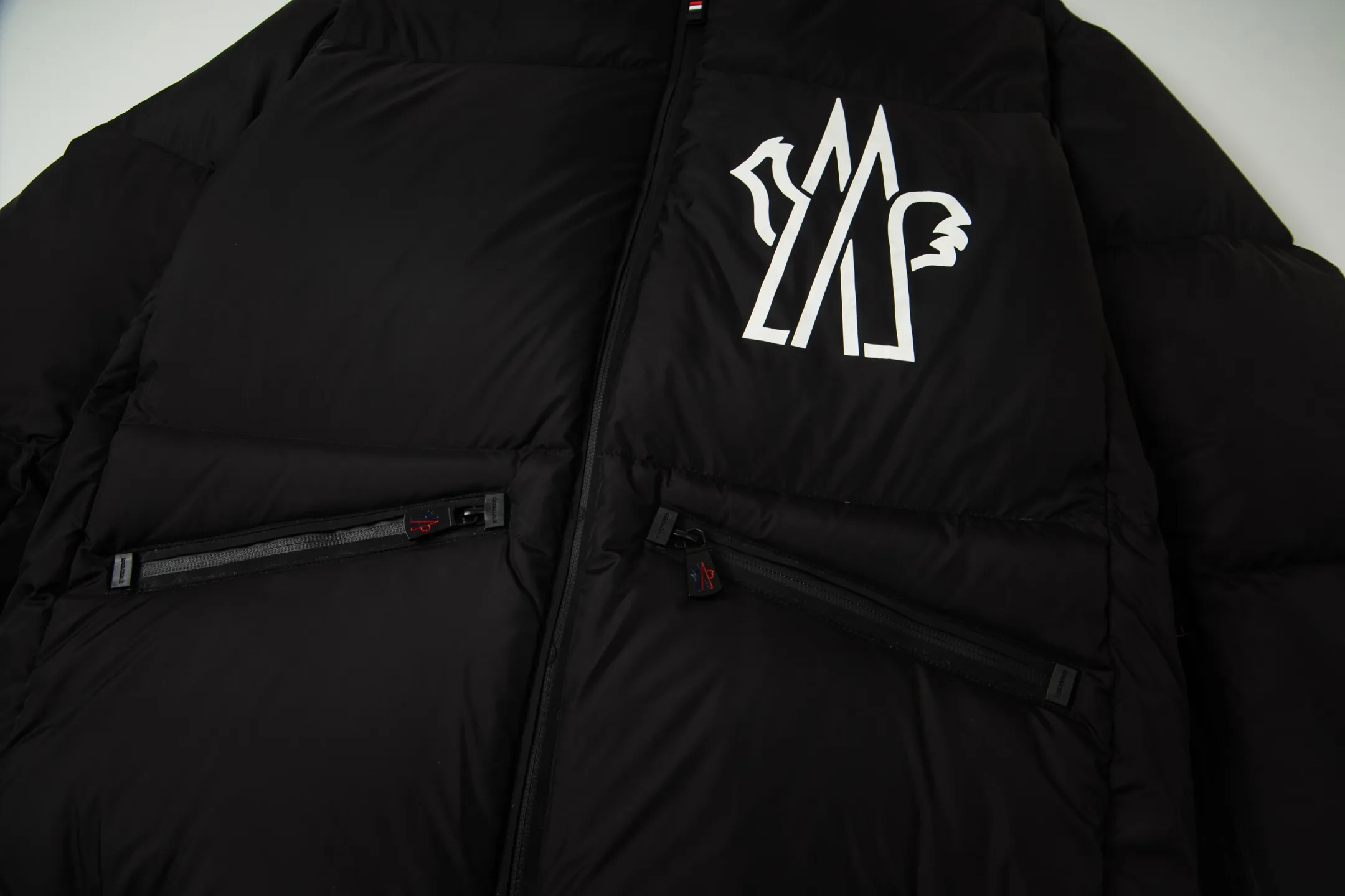 P1000 moncler/Mongolian 2025 Autumn and Winter New 🆕Down Jacket Original customized hardware accessories are all imported and original customization Welcome to compare Absolutely high quality Super soft Filled with fluffy and full feathers Super heavy workmanship The fabric is well-made 👍The version is perfect Note⚠The fabric is super comfortable Exclusive model Non-market goods Same style for men and women Size: 1 2 3 4 5