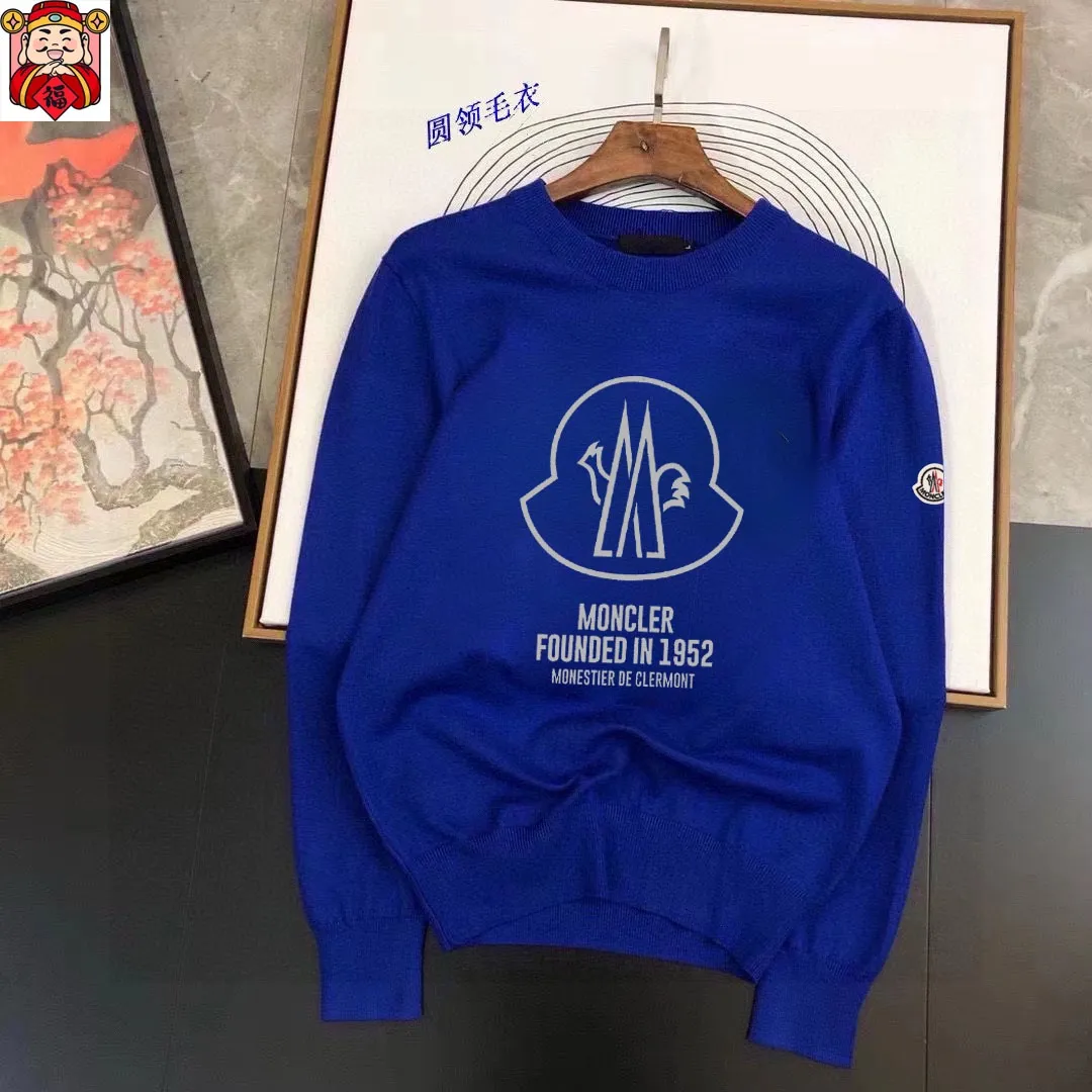 P220 MONCLER】Autumn and winter classic round neck pullover sweater, in full condition! ! ! Wool blended fabric, the latest model in 2025, golden ratio! ! Slim-fitting soft gold, versatile and practical item, the combination and practicality are extremely powerful, simple and elegant, and classy! To create your own style, it is highly recommended to buy it in two colors. The standard slim fit tailoring process is suitable for both young and old men. It is knitted from wool and will not cause any discomfort! While keeping warm, it is stylish, textured and wearable, and the classic logo with contrasting colors on the chest feels in place! ! Recommended for regular customers! ! Size M-3XL (maximum wear: 190 pounds)
