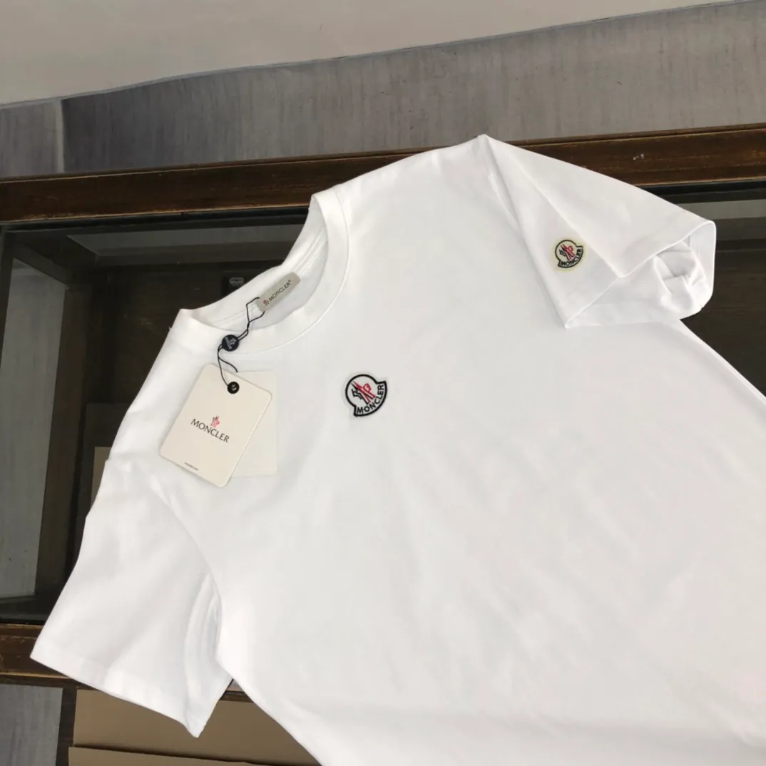 P160 🔥Moncler's new summer minimalist short-sleeved T-shirt. This T-shirt is the crystallization of Moncler's pure personality and functionality. It is specially designed to create a casual look. It is suitable for matching with various clothing. It is made of custom-woven high-density cotton fabric! Black White S~XL