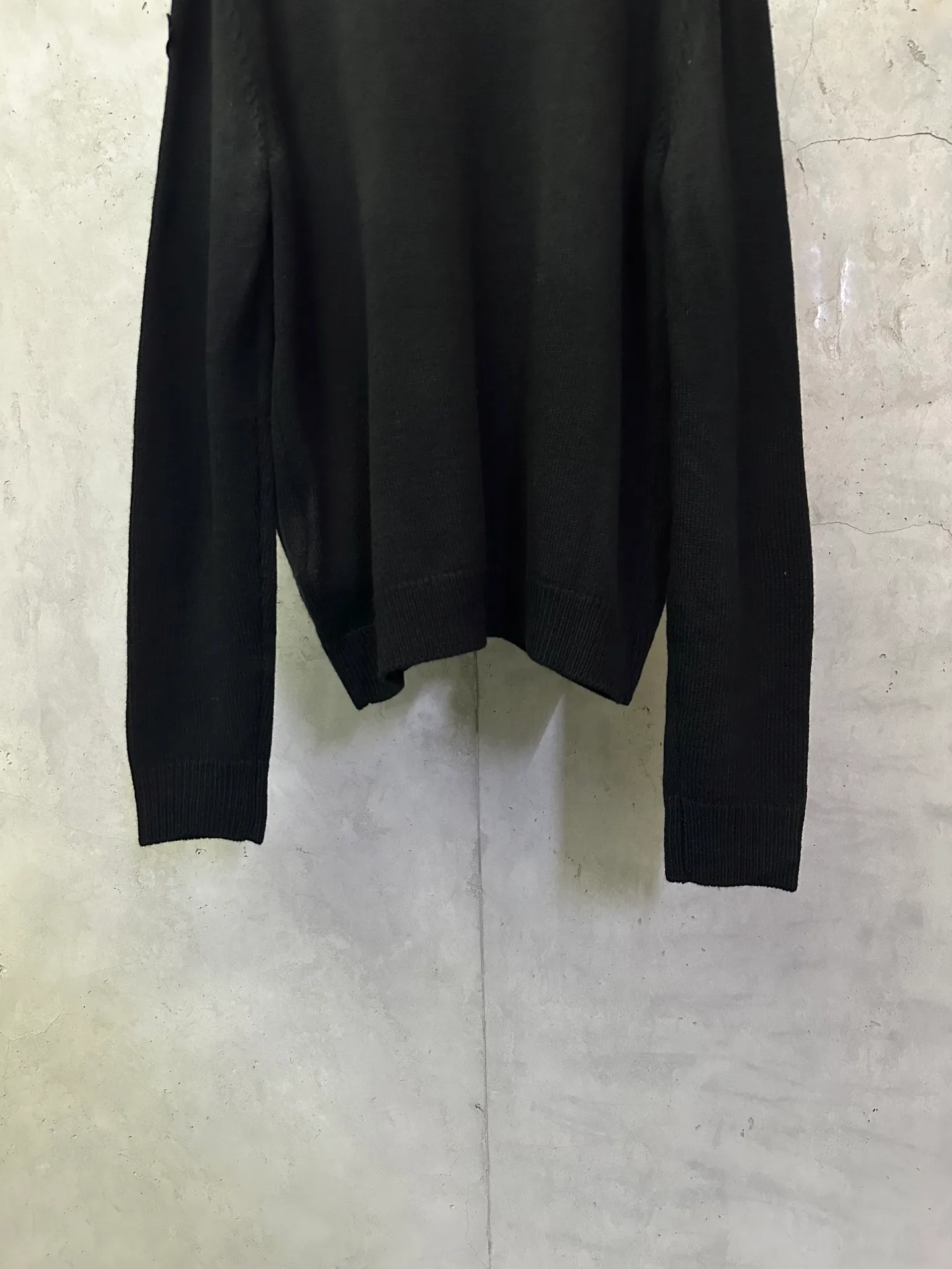 P450 MONCLER masked ss25 embroidered logo round neck long-sleeved sweater. Fabric: Made of 35% wool double-ply blended wool. Dry cleaning is recommended (this product is woven from wool and is not easy to machine wash). Customized hardware. Thread. Accessories. Matching. Same style for men and women. -Color: Black -Size: S M L XL