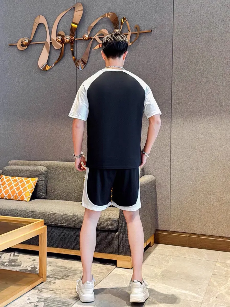 P560 Brand [MONCLER Mouth Covered] 2025 round neck short-sleeved shorts suit. The pure cotton fabric upper body will not be stuffy, the smooth and comfortable skin-friendly effect is more breathable, the fabric has its own texture, classic logo technology, a new interpretation from a unique angle, the first choice for fashion and versatility! Size: M-3XL (maximum wear: 190 pounds)