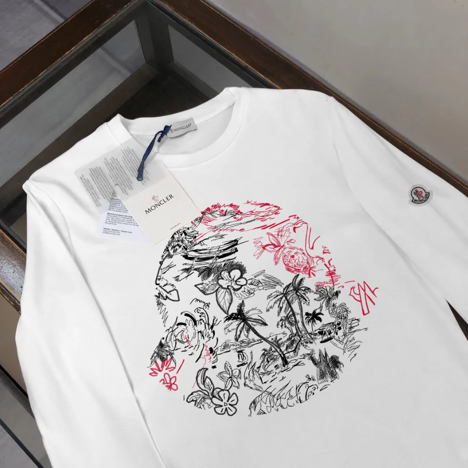 P180, a non-off-the-shelf model, you can trust it. Moncler printed long-sleeved T-shirt, 240g breathable cotton fabric, very soft and comfortable texture, does not shrink, does not deform, does not ball), can be worn alone as a base layer. Original customized accessories, collar label, care mark, hangtag, packaging (perfect details) Color: White Black Size: XS S M L