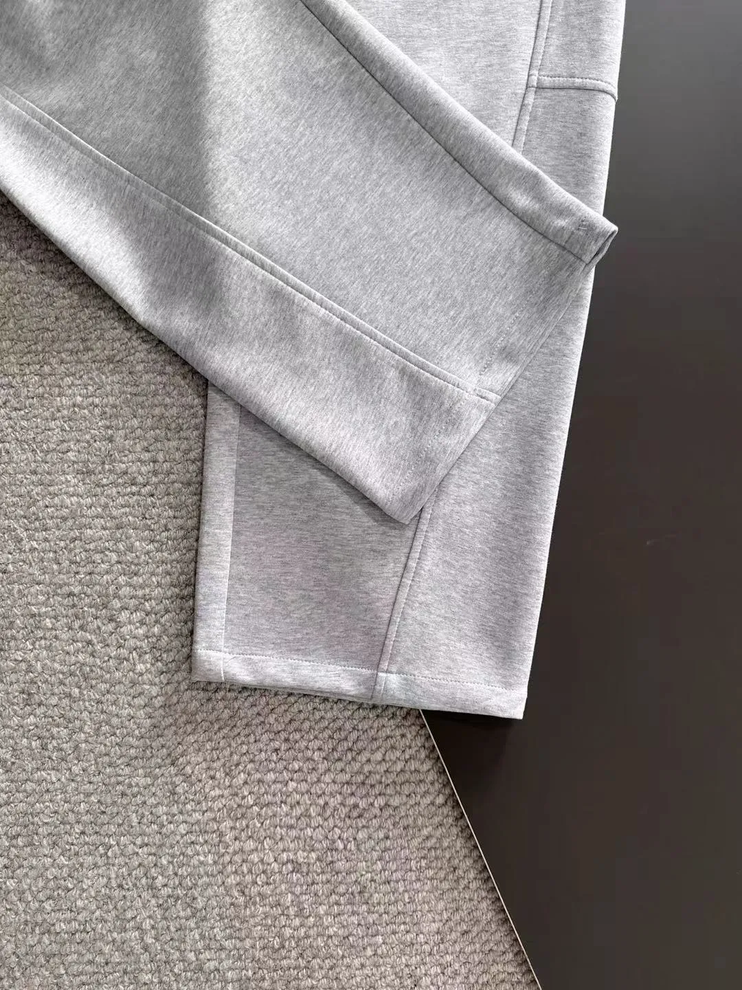 Shipped in 2-3 days P360 MONCLER/Mongolian Exclusive first release of 25ss autumn and winter new high-quality trousers Compare real-life details at will A perfect choice for autumn and winter, a must-have item. Sizes: M to 3XL (please state your height and weight when placing an order)