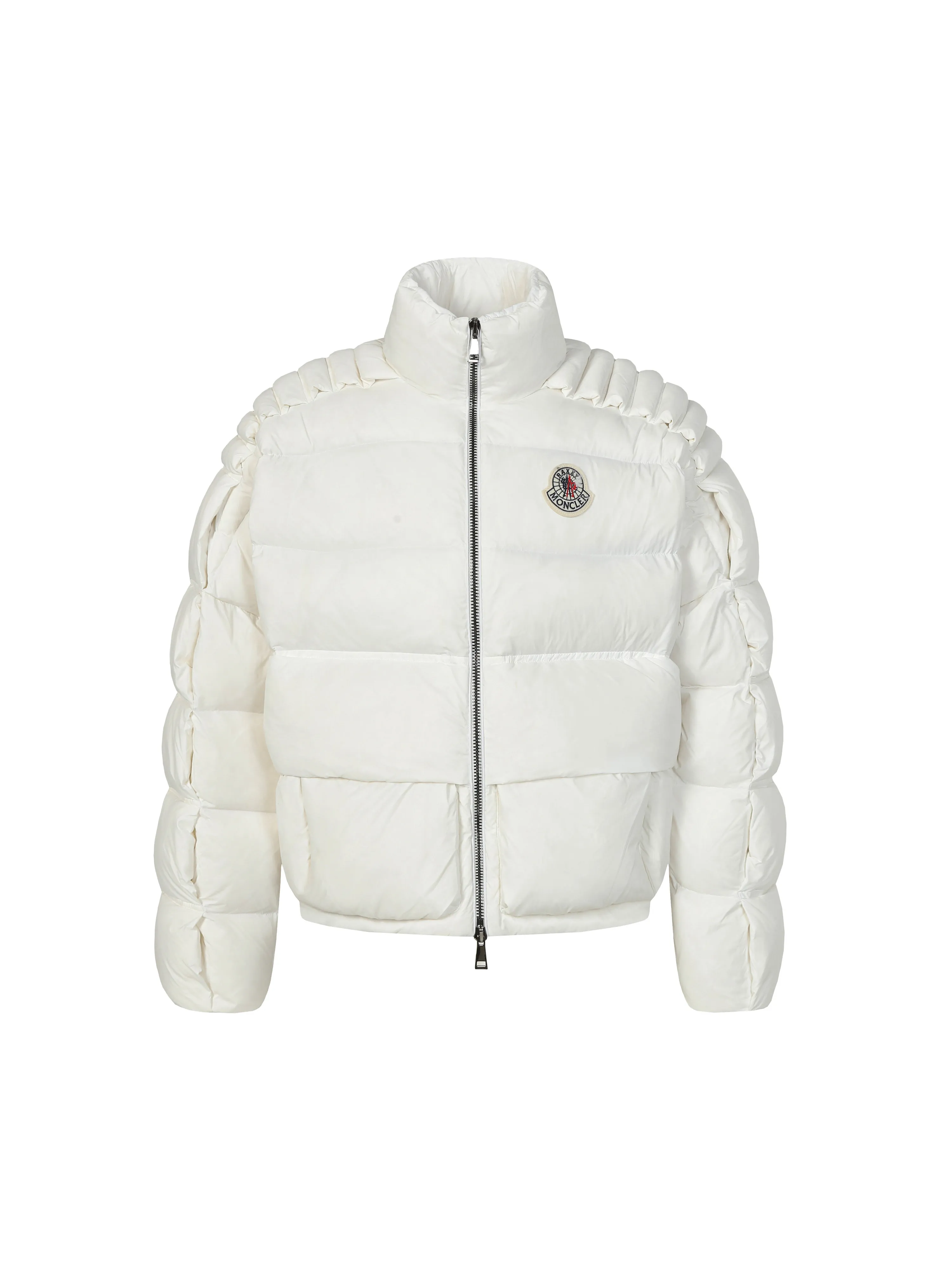 P980 MONCLER/Cistopher Raxxy 3D quilted zipper down jacket of the same style as the star. This down is a men's and women's single product of the Moner  This three-dimensional quilted down jacket is made from lightweight tear-resistant fabric and was created in collaboration with Cistopher Raxxy. This down jacket is inspired by a spiral staircase, with decorative elements that represent the winding steps of destiny. Unisex Details •Made from lightweight ripstop fabric •Micro ripstop lining •Zip closure •Hidden pockets •Wind-proof fly •Zip closure •Quilted patch, down-filled •Co-branded felt logo patch Color: Black/White Size : 0/1/2/3/4