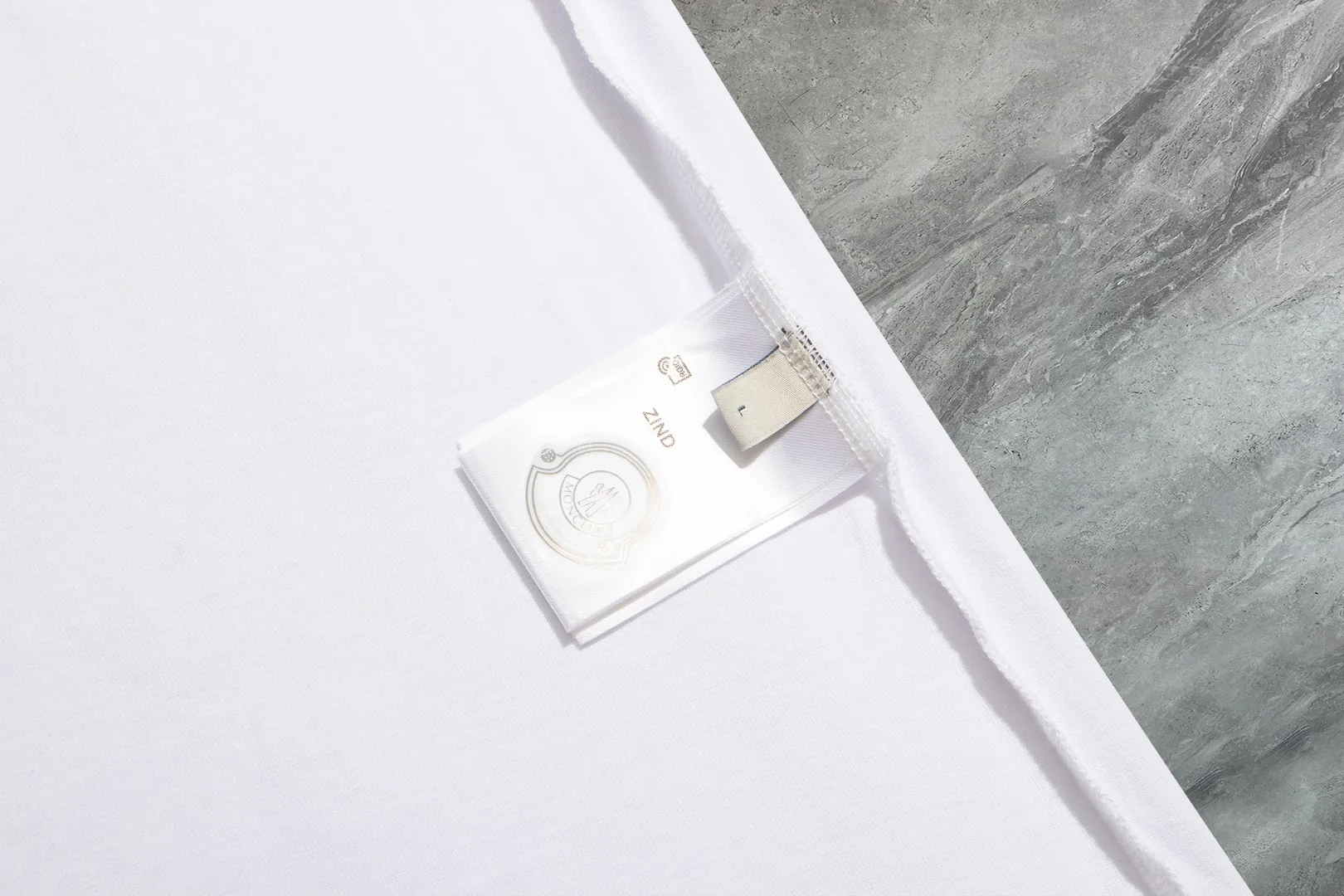 P140￼ Upgraded version "Mobile phone smart sensor ~ NFC chip armband ~ Direct access to the official website for anti-counterfeiting" "Moncler ~ Mouth covering" 2025 new high-quality round neck short-sleeved T-shirt. The cuffs have imported embroidered labels. Customized dyeing, very comfortable. Super versatile and good-looking short-sleeved. Complete with three labels. Non-market ordinary version. Feel free to compare. Quality is absolutely guaranteed! ‼ First of all, this original fabric is all custom-woven with 32-count double yarn fabric, 250G, and the weight is the same‼ Fine workmanship, double waistcoat method, double waistcoat method, double waistcoat method makes the whole dress more three-dimensional, which is not a craft that ordinary T-shirts can achieve🤪 Size: S-M-L-XL-2XL Color: black, white, apricot, same style for men and women