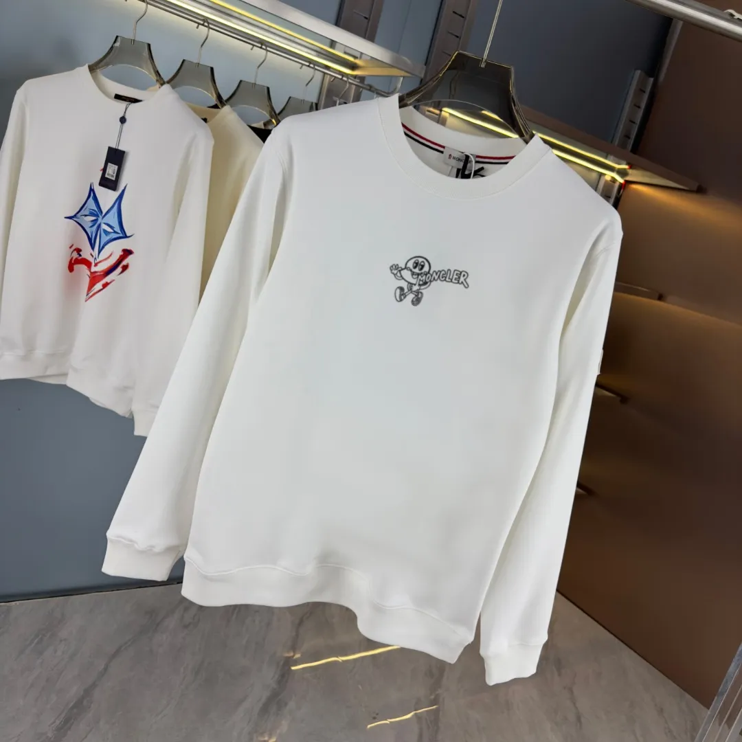 P210 High-version sweatshirt) [Long-term stock] 〖𝐌𝐎𝐍𝐂𝐋𝐄𝐑~Mask〗 Made of 440g heavy-weight fabric. It is different from the market currency. It can be matched with any variety and is properly handsome. 😎The whole dress is made of double waistcoats. The double waistcoats make the whole dress more three-dimensional. Not ordinary factories can do such fine work. 2025 Spring runway version of the T stage, on sale at the counter, round neck terry sweatshirt, high-end double-strand pure cotton, custom-made stretch ribs, dyed in the same vat, complete with three standards, matched with exquisite embroidered LOGO on the chest, simple and advanced, same style for men and women. Color: black, apricot, white, size: S M L XL 2XL