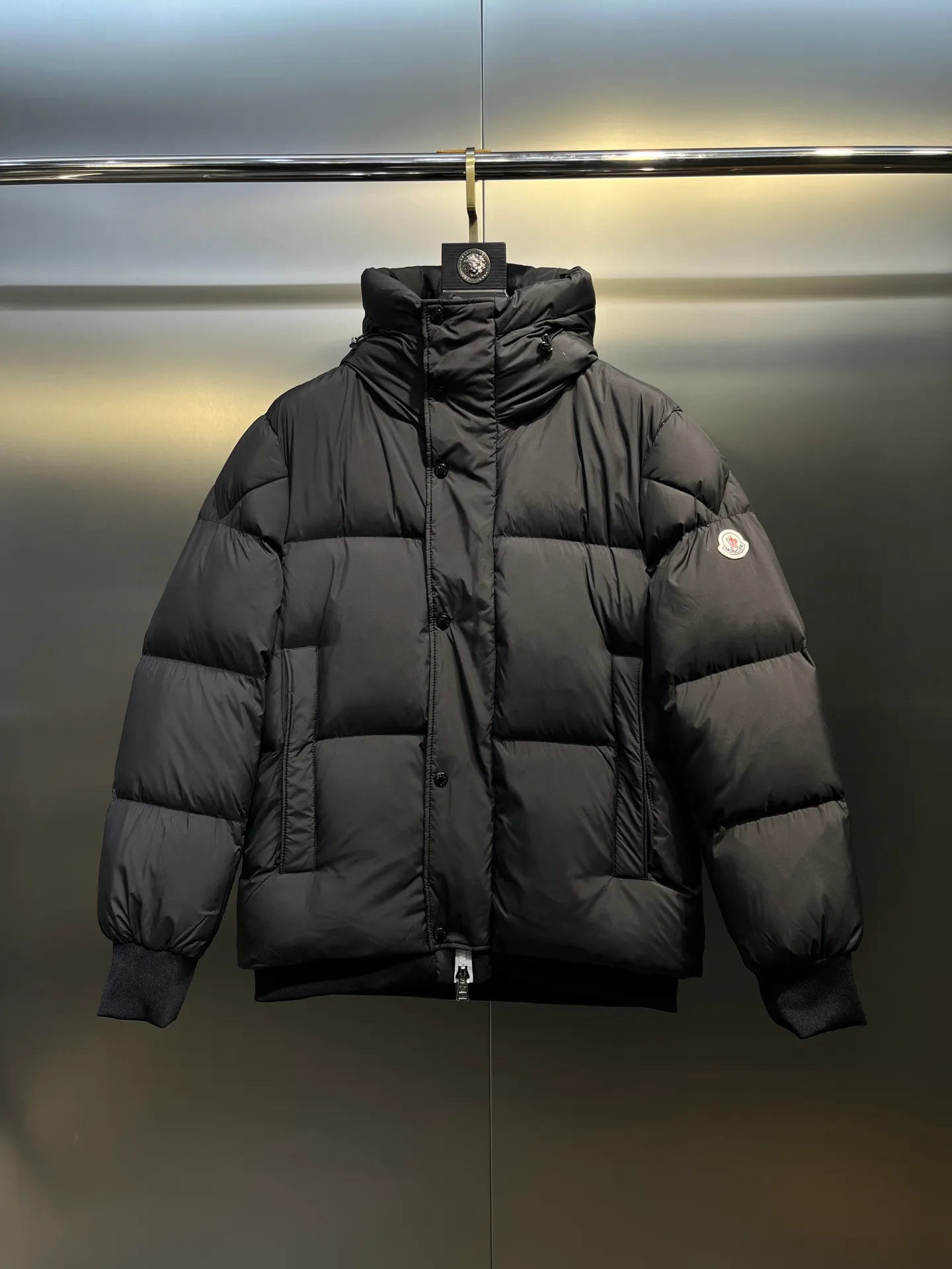 P840 moncler 🌟Down jacket Original 1:1 customized hardware accessories are all imported and original customized. Counters are welcome to compare. Absolutely high quality. Use top 90 duck down. Super soft. Top version, full of feathers. Super heavy industry. Fabric workmanship is perfect. Note: super soft. Size: 12345