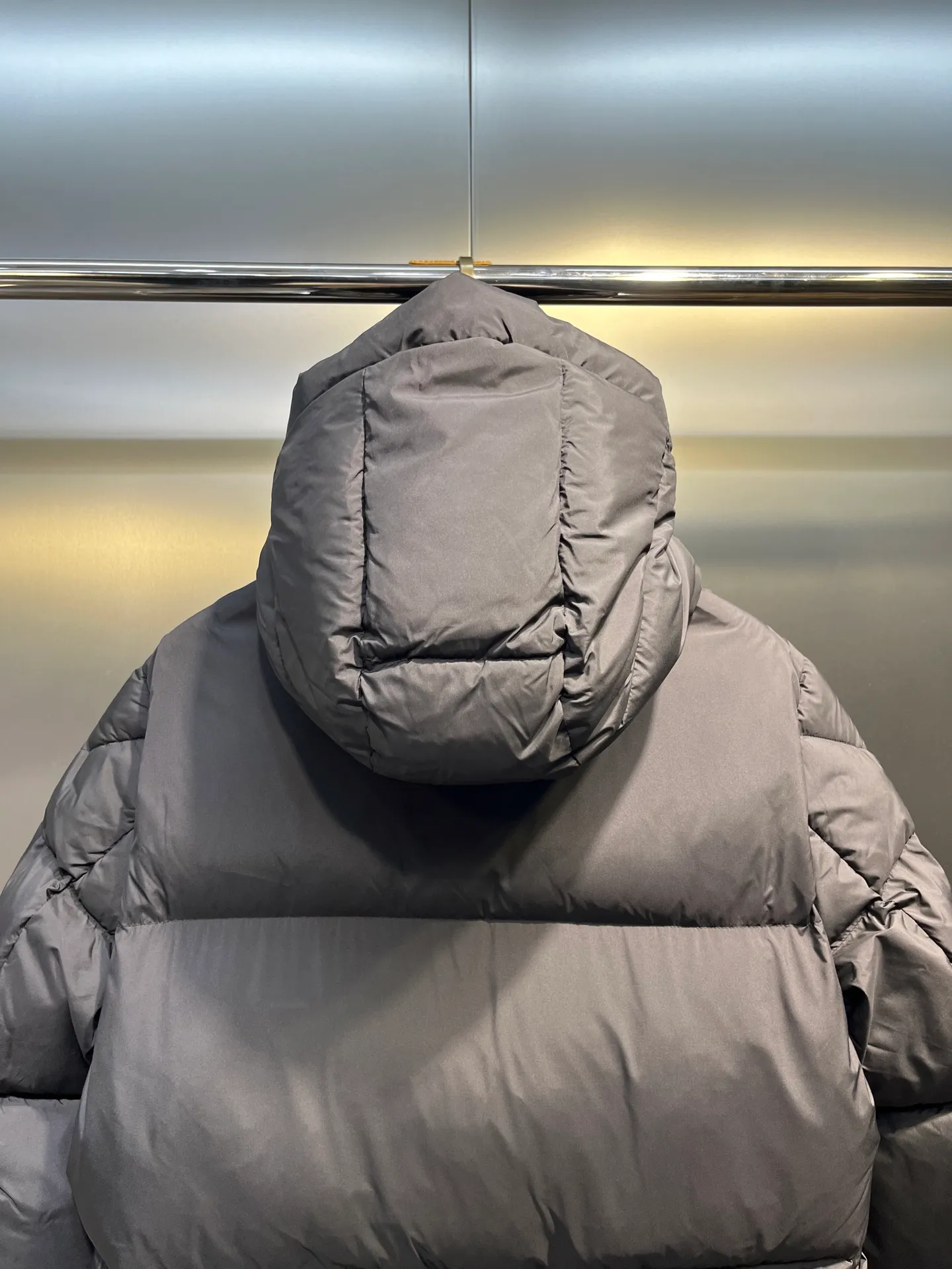 P840 moncler 🌟Down jacket Original 1:1 customized hardware accessories are all imported and original customized. Counters are welcome to compare. Absolutely high quality. Use top 90 duck down. Super soft. Top version, full of feathers. Super heavy industry. Fabric workmanship is perfect. Note: super soft. Size: 12345