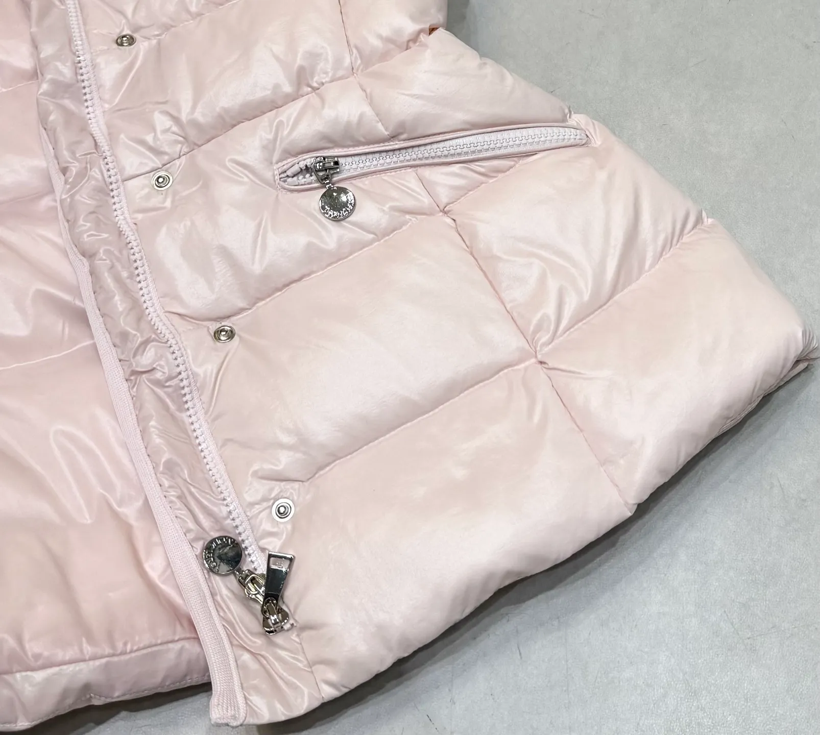 P920 Women's Moncler FW24 Barante short waist silhouette zipper long-sleeved down jacket Color: light pink off-white black Size: 0 1 2 3
