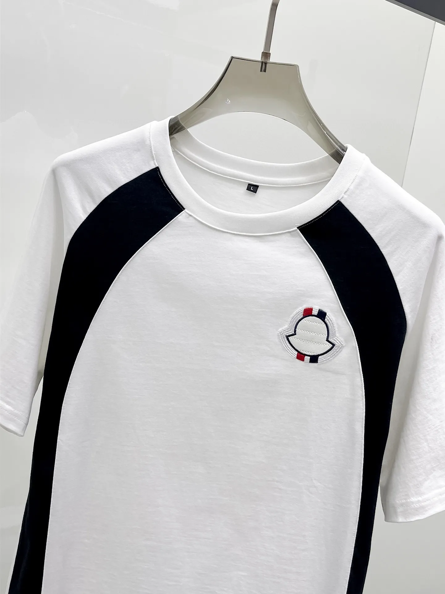 P560 Brand [MONCLER Mouth Covered] 2025 round neck short-sleeved shorts suit. The pure cotton fabric upper body will not be stuffy, the smooth and comfortable skin-friendly effect is more breathable, the fabric has its own texture, classic logo technology, a new interpretation from a unique angle, the first choice for fashion and versatility! Size: M-3XL (maximum wear: 190 pounds)