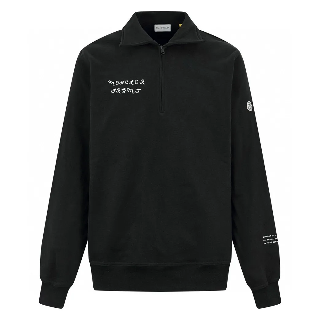 P360 exclusive supply] Moncler Hiroshi Fujiwara co-branded lapel sweatshirt. The original version was purchased for 4,800 and developed. The fabric is made of customized soft cotton velvet fabric. It is delicate and soft, comfortable and close to the skin. It is based on pure and rich black. Moncler Highlight the brand style. Half-chain style exudes a sense of luxury from the inside out. Find the perfect balance between simplicity and sophistication, using imported machine embroidery technology. Use advanced computer control systems and precision mechanical components to realize Moncler Genius embroidery operations with high precision. The lines are smooth and delicate, using glue printing. Moncler Not easy to shrink, not easy to fade, maintain long-term beauty. Size:S-M-L-XL