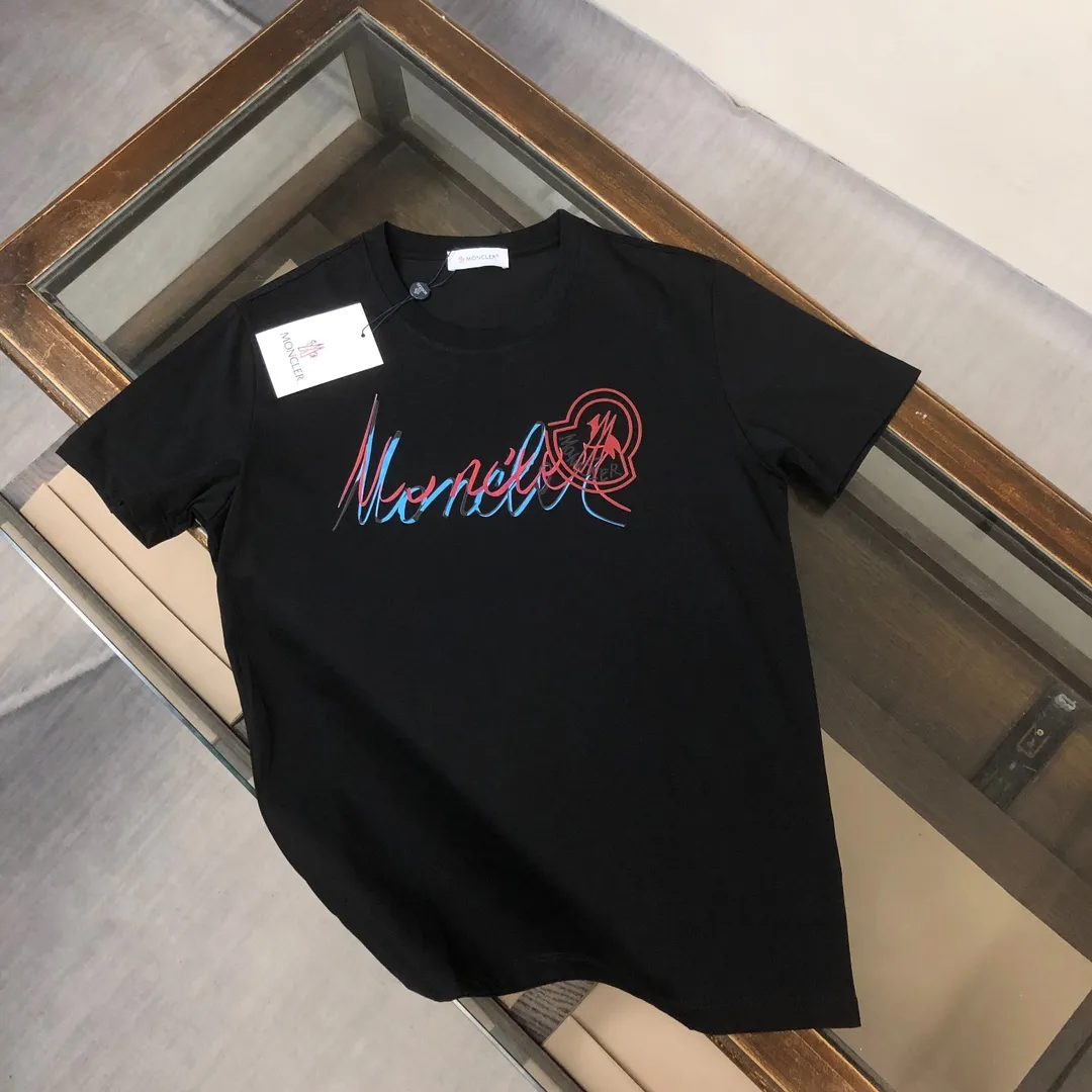 P160 🔥MONCLER The latest short-sleeved T-shirt for couples ~ Special brand letter printing technology on the chest ~ The fabric upper body is comfortable and breathable, not stiff, slim cut, specially customized fabrics! The upper body is comfortable and stylish, and it can be worn alone as an inner layer. It is a must-have for fashionistas! ! ! Color: black, white, gray Size: S～XL (loose version, please state your height and weight when placing an order)