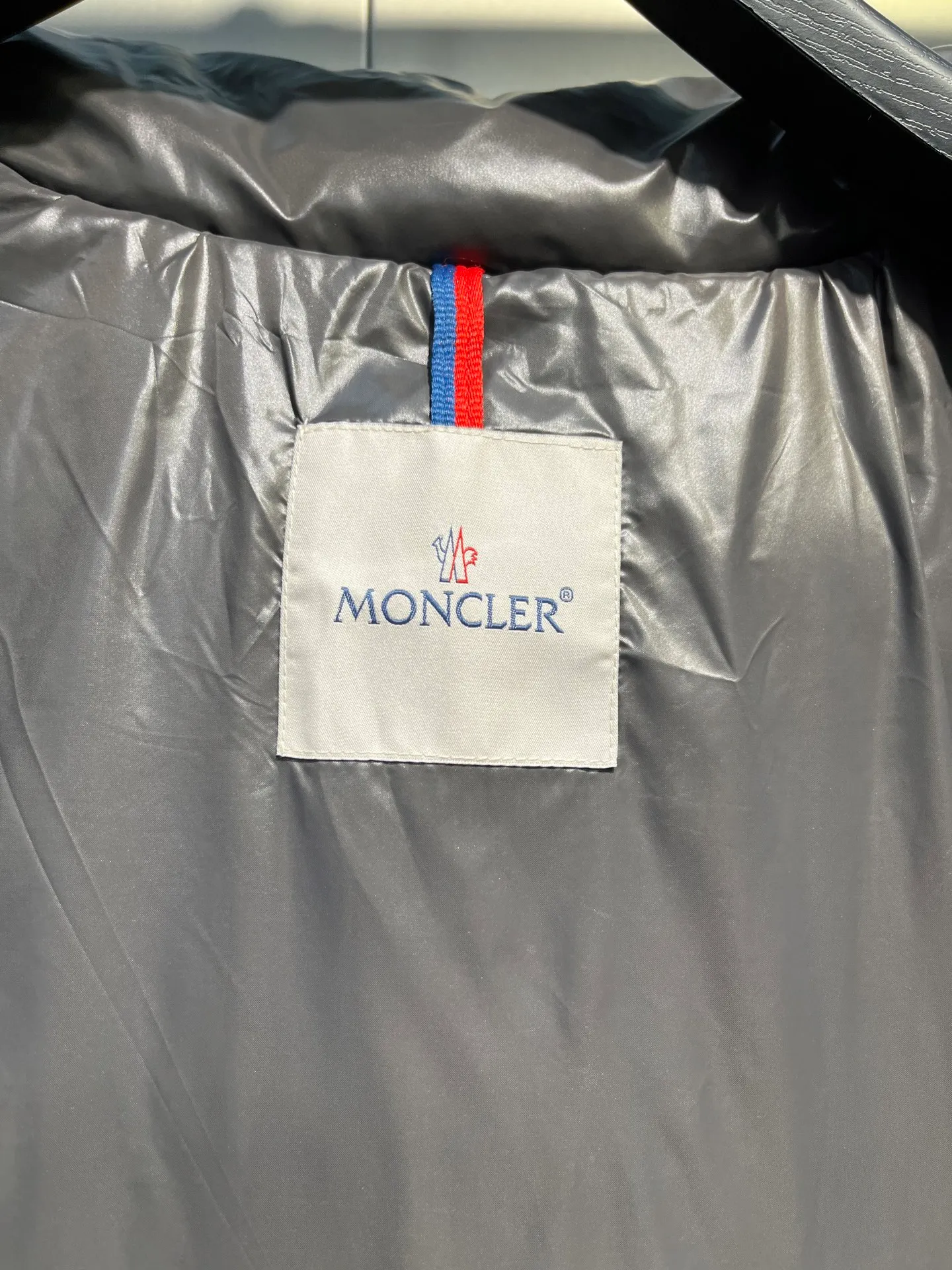 P700 𝗠𝗼𝗻𝗰𝗹𝗲𝗿 𝗠𝗮𝘆𝗮/ Moncler's top-quality Maya down jacket is a super hot style that you can't buy in winter. Eason Chan, Nicholas Tse, and Zhao Lusi have been wearing it one after another. They speak for themselves with their strength, a veteran-level style. This series is known for its fluffy bread style and glossy effect. It is the most popular series in the classic main line of the M family. Buying at the counter and from the official website is basically a matter of rush! Promise me to buy it soon! Just needed series! ! Don’t wait until winter when it’s hard to get one size: 123456