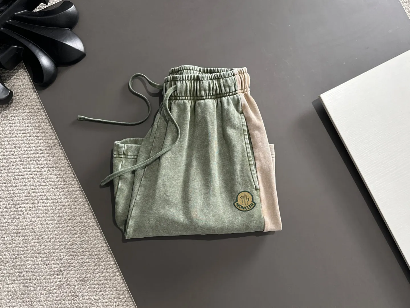 Next day shipping P460 MONCLER/Mongolian high quality 2025 spring and summer new casual heavy industry suit exclusively developed by yb! High quality production! Imported custom-made fabrics for foreign orders, with high breathability and comfort, impeccable details, brand element design concept, delicate and soft feel! It presents a casual cut and the upper body shape is great! On sale simultaneously on the official website! From a high-end men's positioning brand, the low-key luxury taste is irresistible! Exquisite workmanship and impeccable quality! The overall style is simple, fashionable and timeless, fully meeting the requirements of stylish and tasteful dressing! Size: S-XXL