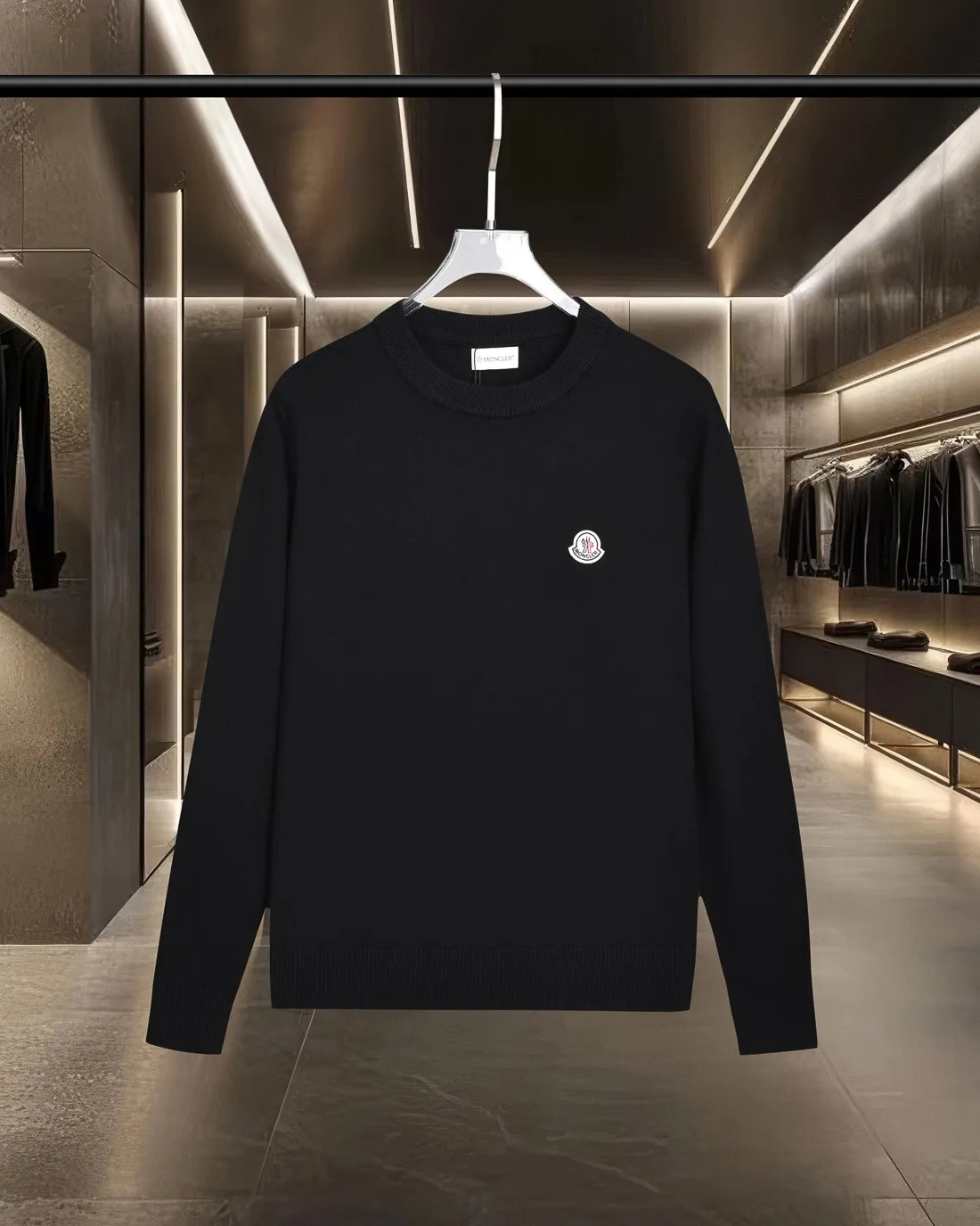 P236 (please stock available) Moncler/Mask 25Fw classic chest Logo letter badge logo casual knitted pullover sweater 2025FW official website new original fabric official same style Selected sweater customization Imported wool fabric High-end version, counter custom fabric High breathability and comfort, precision production, impeccable detail processing, ✅customized logo engraved buttons, three complete labels. Brand element design concept reflects high quality. It feels delicate and soft! Presenting a casual cut, the upper body shape is great 🐍 Color; black, white and gray Size: M-XXXL