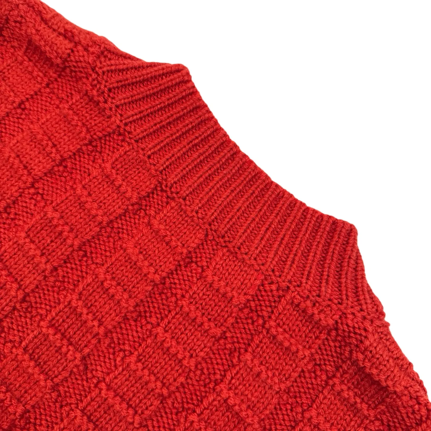 P410 Moncler logo embossed knitted crew neck sweater (red). Original purchase of 7,500. The fabric is made of custom-woven carved wool texture. It is soft and delicate, comfortable and close to the skin. It uses high-saturation red as the base color to cut through the dullness of winter. Let every inch of the fabric become an annotation of power aesthetics. Using three-dimensional texture as the brushstrokes, the entire embossed knitting reconstructs the dimension of knitted aesthetics. It creates a light and dark gradient texture halo as the human body moves. Iconic Moncler The logo embroidered logo decorates the sleeves and is highly recognizable. The power aesthetic is hidden in the contrast between hardness and softness. The ultimate expression of elegance. No need to deliberately create its own style. The whole piece is embossed vertical grain knitting. Through specific stitching and fabric tissue changes, by changing the arrangement of stitches and the density of the fabric, the vertical grains present a relief effect that is raised on the surface of the sweater. Forming undulating changes in the vertical grains and a curved thread structure. By changing the stitching and yarn arrangement during the knitting process. The yarn is distributed in a curved shape in the fabric, and the garment washing water is softened and deodorized using professional washing equipment and specific detergents to deeply clean and deodorize the clothes to improve the feel and appearance of the clothes. Size:S-M-L-XL
