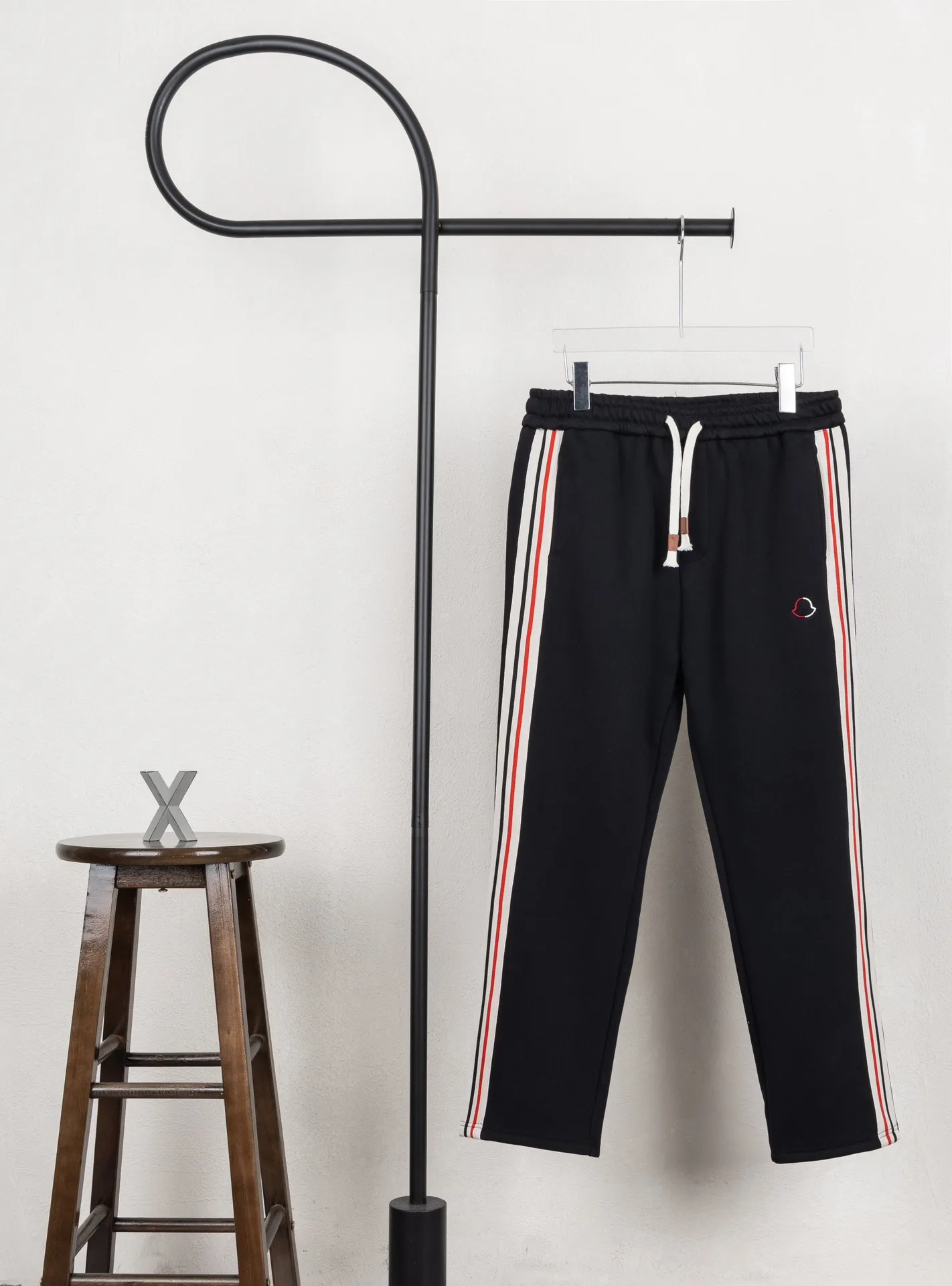 P220 Model number Restore the consistent waistline and use the domestic double-needle machine to modify the honing thread! The seemingly simple style has so many little details! Foot 22 thread professional size S-XL
