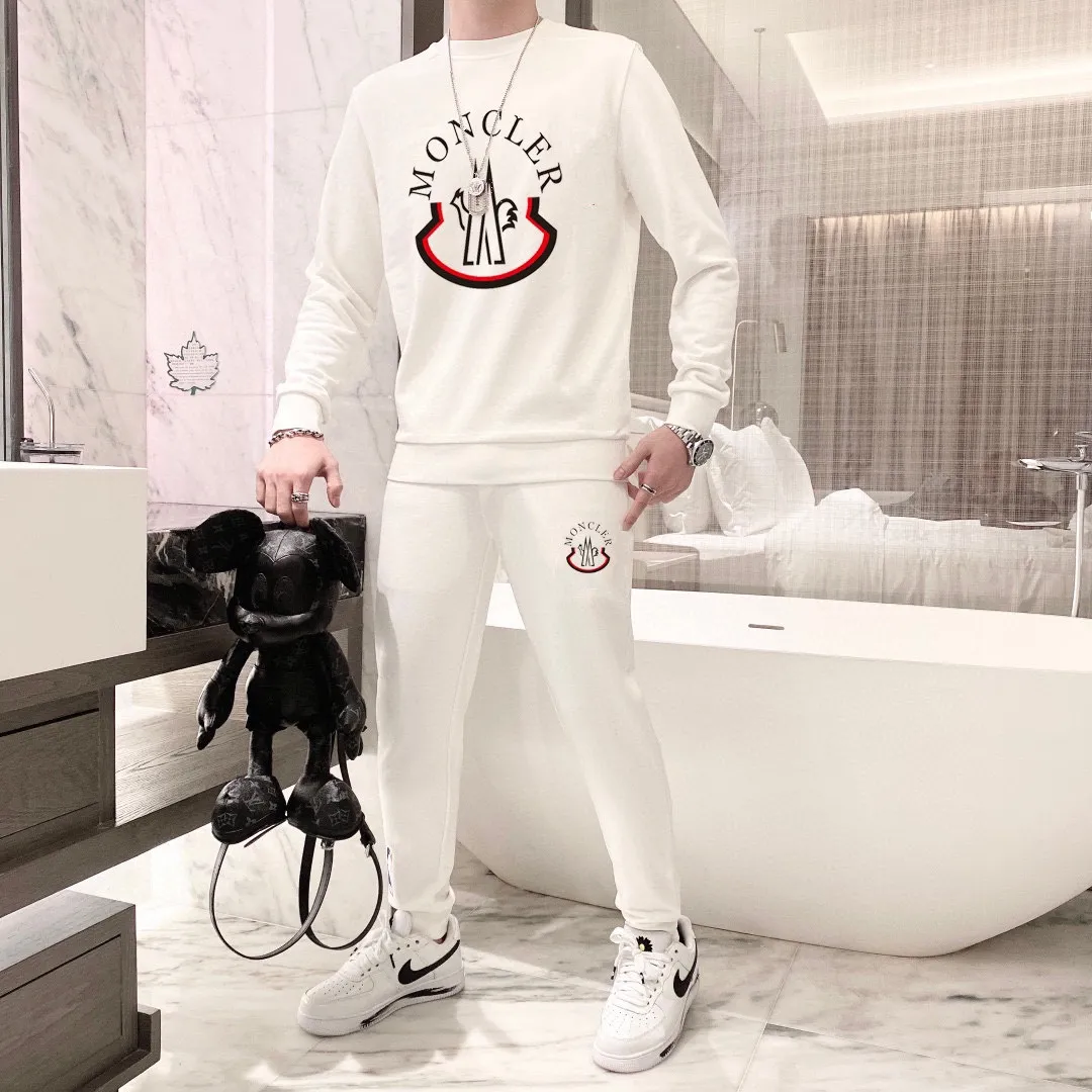 P360 [MONCLER] (Gospel for Fatty) hot-selling suit is coming. Focus on the original version of the official website. 2025 new hot-selling sweatshirt suit. The original order is the best. It is the meticulous work of top designers. It has a fitting and perfect upper body effect. All-natural high-quality Roman cotton 100%, close-fitting comfort, noble and elegant! Original hardware embodies elegance and nobility! Counter size: M-5XL (maximum wear up to 220 pounds)