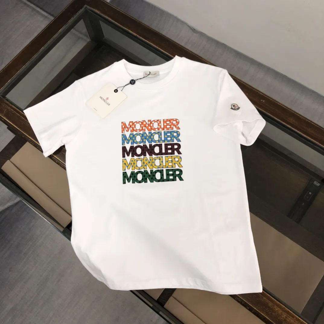 P150 Moncler 2025 new men's round neck short-sleeved couple's T-shirt, new spring and summer product, high quality 🔥🔥Fashionable and versatile, customized imported fabrics, comfortable to wear, breathable, fashionable without losing personality, casual and casual upper body, handsome and stylish, showing the temperament of a big brand. All three standards are complete! ! Color: black white Size: S-XL (loose fit)