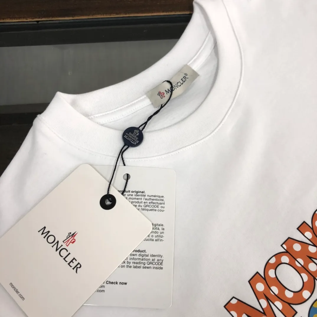 P150 Moncler 2025 new men's round neck short-sleeved couple's T-shirt, new spring and summer product, high quality 🔥🔥Fashionable and versatile, customized imported fabrics, comfortable to wear, breathable, fashionable without losing personality, casual and casual upper body, handsome and stylish, showing the temperament of a big brand. All three standards are complete! ! Color: black white Size: S-XL (loose fit)