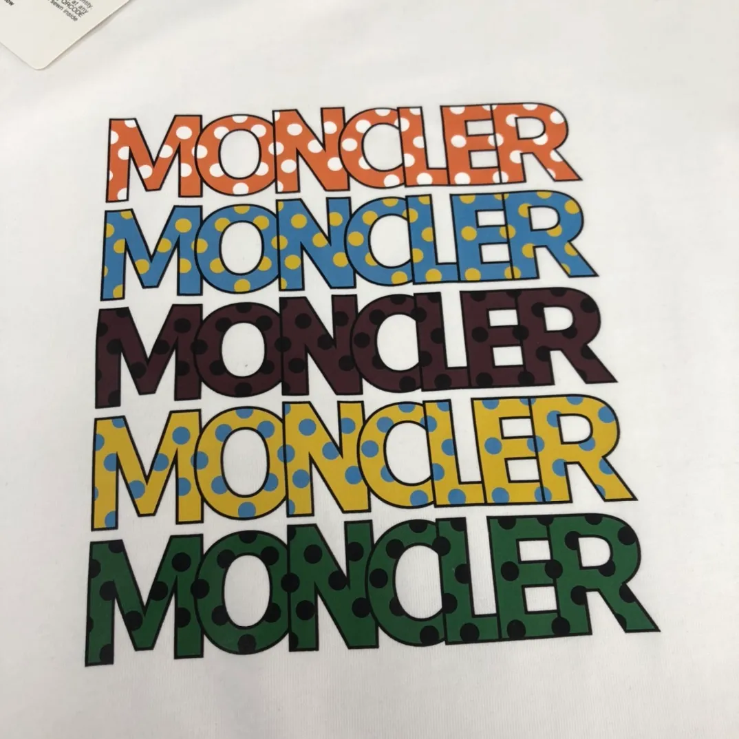 P150 Moncler 2025 new men's round neck short-sleeved couple's T-shirt, new spring and summer product, high quality 🔥🔥Fashionable and versatile, customized imported fabrics, comfortable to wear, breathable, fashionable without losing personality, casual and casual upper body, handsome and stylish, showing the temperament of a big brand. All three standards are complete! ! Color: black white Size: S-XL (loose fit)