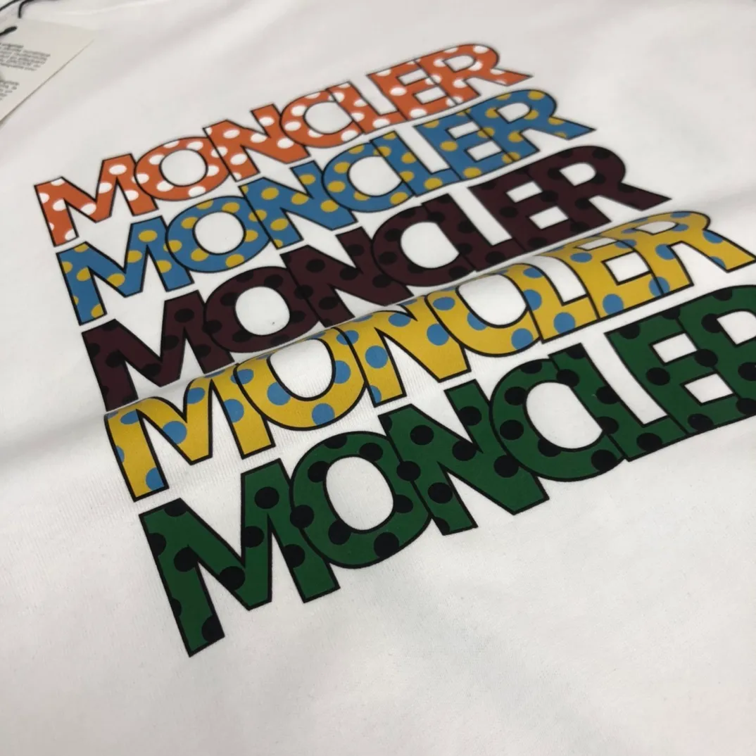 P150 Moncler 2025 new men's round neck short-sleeved couple's T-shirt, new spring and summer product, high quality 🔥🔥Fashionable and versatile, customized imported fabrics, comfortable to wear, breathable, fashionable without losing personality, casual and casual upper body, handsome and stylish, showing the temperament of a big brand. All three standards are complete! ! Color: black white Size: S-XL (loose fit)