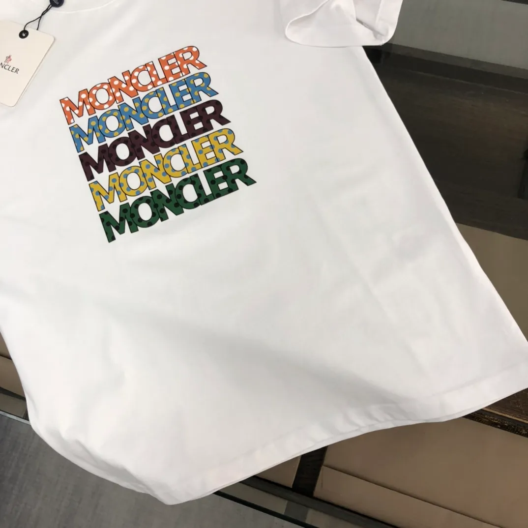 P150 Moncler 2025 new men's round neck short-sleeved couple's T-shirt, new spring and summer product, high quality 🔥🔥Fashionable and versatile, customized imported fabrics, comfortable to wear, breathable, fashionable without losing personality, casual and casual upper body, handsome and stylish, showing the temperament of a big brand. All three standards are complete! ! Color: black white Size: S-XL (loose fit)