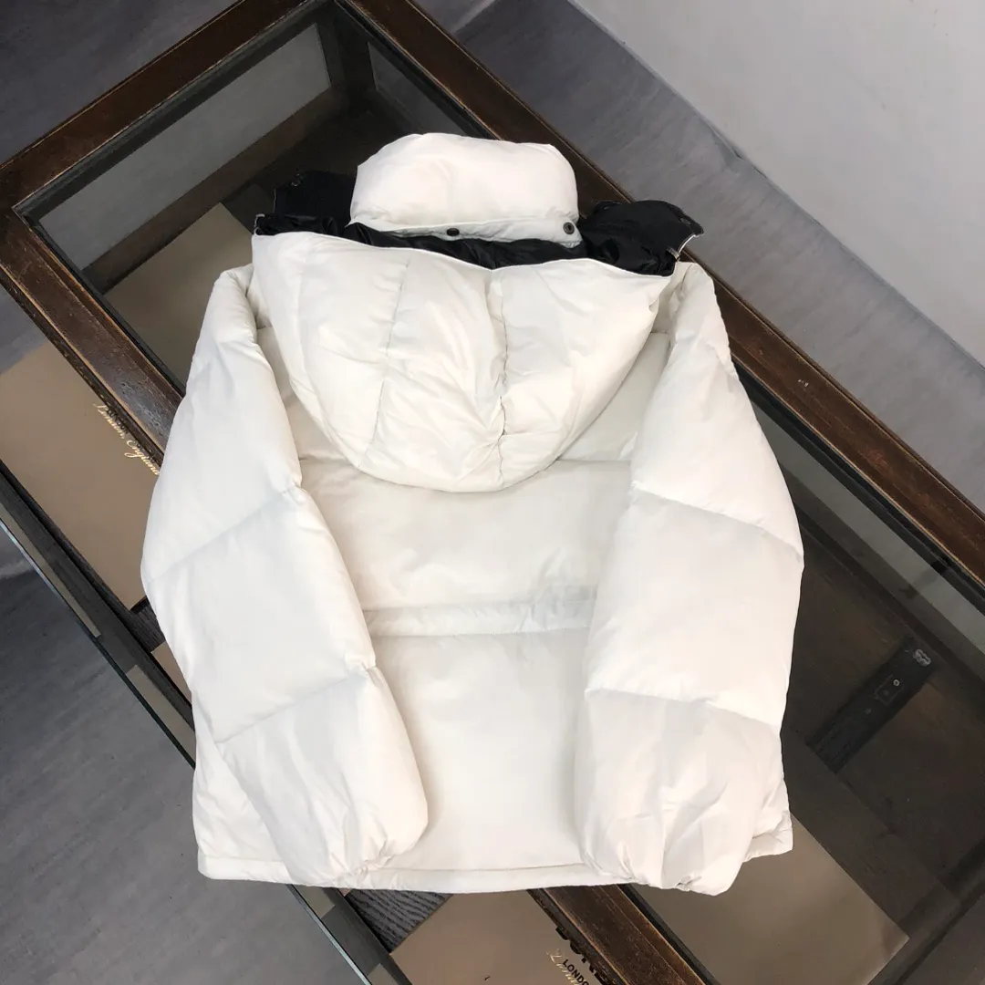White P660 MONCLER Abbaye women's new autumn and winter short down jacket highlights Mon's fashion essence. Featuring rectangular quilting and a contrasting lining that refreshes the removable hood. The terry knitted logo embroidery adds a unique touch to the whole, making the clothing highly recognizable. It is very wearable. This one is enough to keep you warm in autumn and winter... High quality✅ Size: 0-1-2-3 (S-XL)