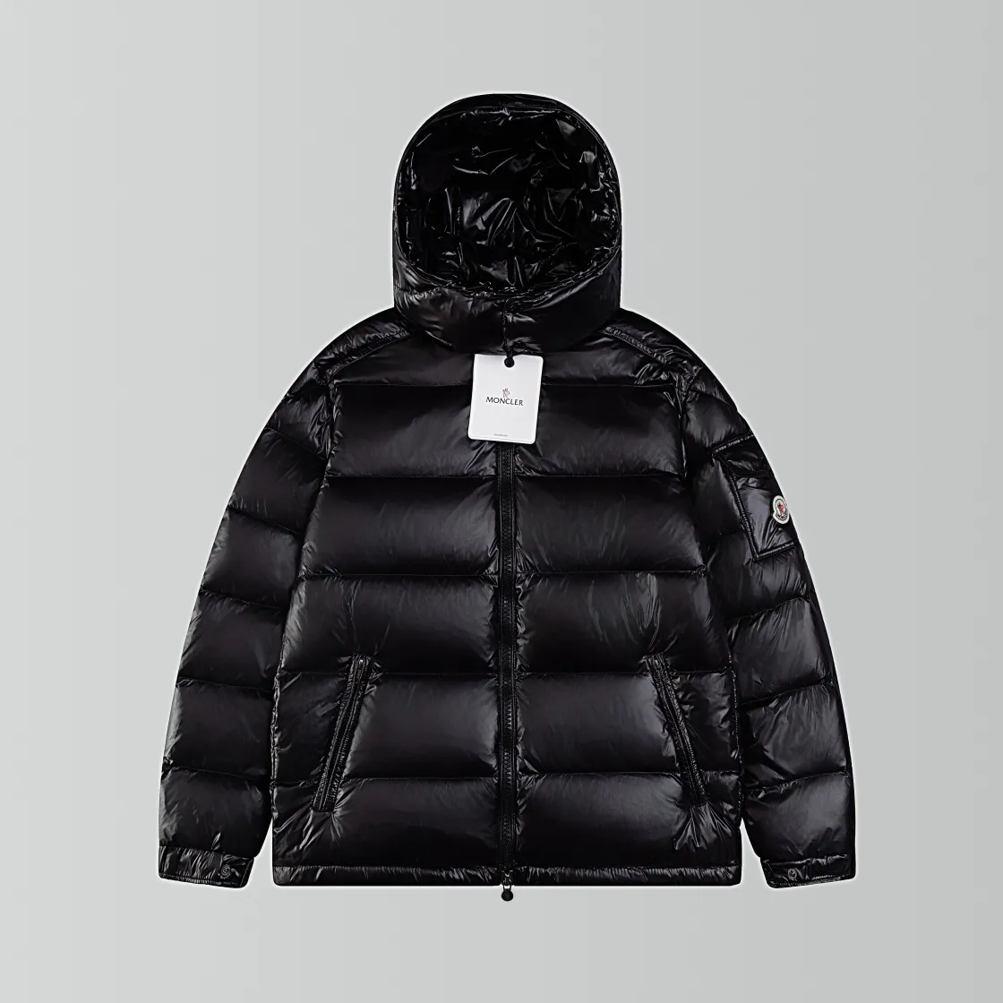 P670 The strongest down version MONCLER/Moncler #maya Maya Eason Chan's same style down jacket description: Influenced by the iconic outerwear of the 1980s, the Maya jacket re-examines the shapes in the moncler archives with modern style and cutting-edge elements. This is the brand's professional achievement in ski equipment. Both in terms of sport and style, this high-performance and positive-spirited jacket has all the elements that a competitive man needs to claim the title. Material process analysis: 1 Original NFC inductive anti-counterfeiting chip ② National standard 90% pure white goose down, lin exclusively uses top-grade down in the market, never fake goose down and a series of misunderstandings 3 Fabric: 100% nylon; Lining: 100% nylon, one of the best on the market, everything is customized according to the original version. The electroplated hardware produced by the original processing factory is all customized by the original factory, and is not a replica of various types on the market. ⑤Produced by a Mani factory, it has always been unambiguous in terms of quality. Everyone knows that the workers' craftsmanship, QA and QC quality inspection are not comparable to those of small factories in the market. Size: 1/2/3/4/5/6
