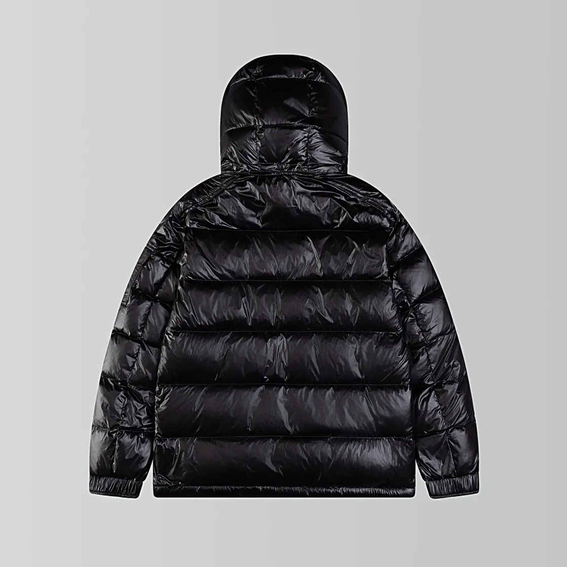 P670 The strongest down version MONCLER/Moncler #maya Maya Eason Chan's same style down jacket description: Influenced by the iconic outerwear of the 1980s, the Maya jacket re-examines the shapes in the moncler archives with modern style and cutting-edge elements. This is the brand's professional achievement in ski equipment. Both in terms of sport and style, this high-performance and positive-spirited jacket has all the elements that a competitive man needs to claim the title. Material process analysis: 1 Original NFC inductive anti-counterfeiting chip ② National standard 90% pure white goose down, lin exclusively uses top-grade down in the market, never fake goose down and a series of misunderstandings 3 Fabric: 100% nylon; Lining: 100% nylon, one of the best on the market, everything is customized according to the original version. The electroplated hardware produced by the original processing factory is all customized by the original factory, and is not a replica of various types on the market. ⑤Produced by a Mani factory, it has always been unambiguous in terms of quality. Everyone knows that the workers' craftsmanship, QA and QC quality inspection are not comparable to those of small factories in the market. Size: 1/2/3/4/5/6