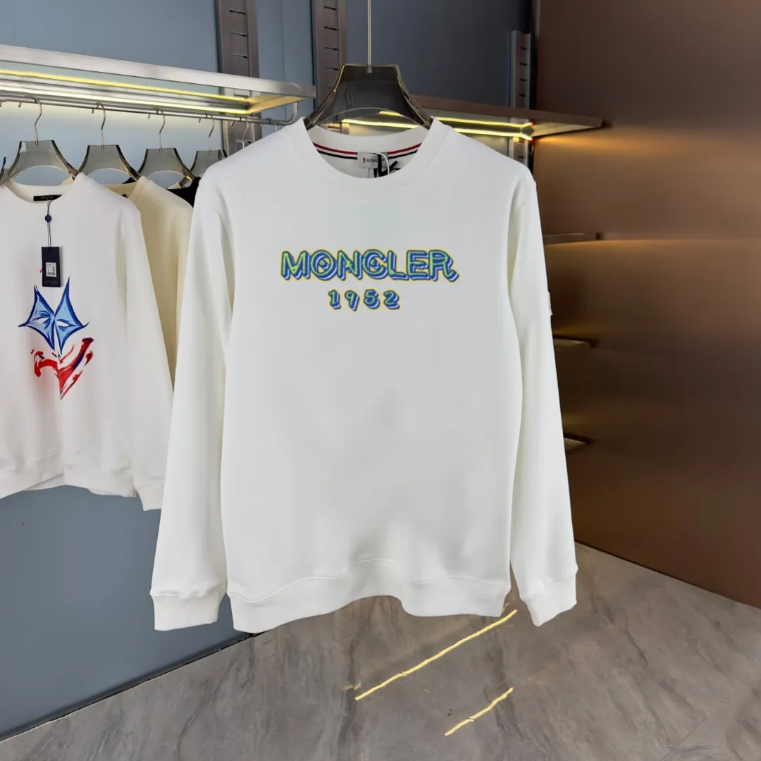 P210 High-version sweatshirt) [Long-term stock] 〖𝐌𝐎𝐍𝐂𝐋𝐄𝐑~Mask〗 Made of 440g heavy-weight fabric. It is different from the market currency. It can be matched with any variety and is properly handsome. 😎The whole dress is made of double waistcoats. The double waistcoats make the whole dress more three-dimensional. Not ordinary factories can do such fine work. 2025 Spring runway version of the T stage, on sale at the counter, round neck terry sweatshirt, high-end double-strand pure cotton, custom-made stretch ribs, dyed in the same vat, complete with three standards, matched with exquisite embroidered LOGO on the chest, simple and advanced, same style for men and women. Color: black, apricot, white, size: S M L XL 2XL
