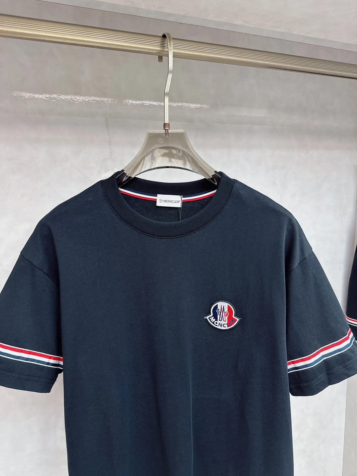 P560 Brand [MONCLER Mouth Covered] 2025 round neck short-sleeved shorts suit. The pure cotton fabric upper body will not be stuffy, the smooth and comfortable skin-friendly effect is more breathable, the fabric has its own texture, classic logo technology, a new interpretation from a unique angle, the first choice for fashion and versatility! Size: M-3XL (maximum wear: 190 pounds)