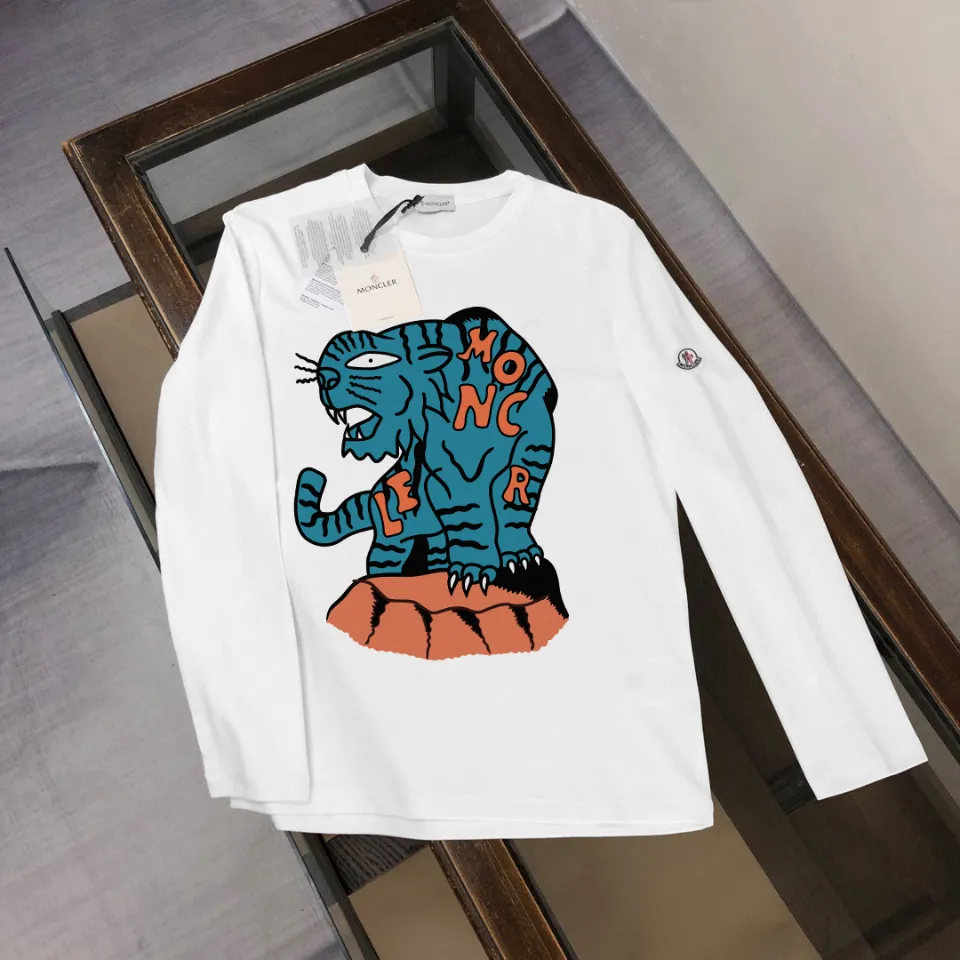 P180, a non-off-the-shelf model, you can trust it. Moncler printed long-sleeved T-shirt, 240g breathable cotton fabric, very soft and comfortable texture, does not shrink, does not deform, does not ball), can be worn alone as a base layer. Original customized accessories, collar label, care mark, hangtag, packaging (perfect details) Color: White Black Size: XS S M L